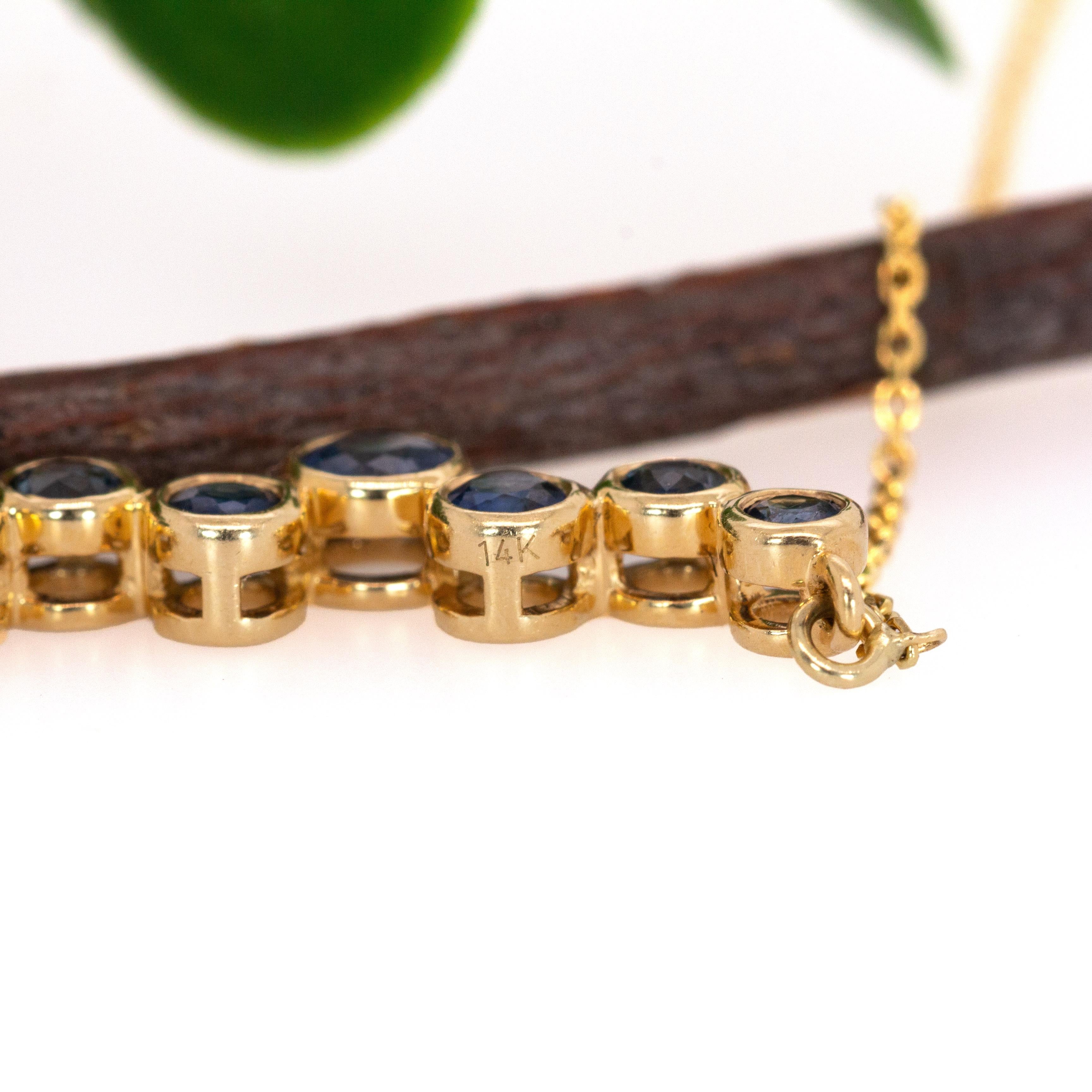 Beautiful Blue Sapphire Pendant Necklace in Solid 14K Gold Round Gemstones In New Condition For Sale In Columbus, OH