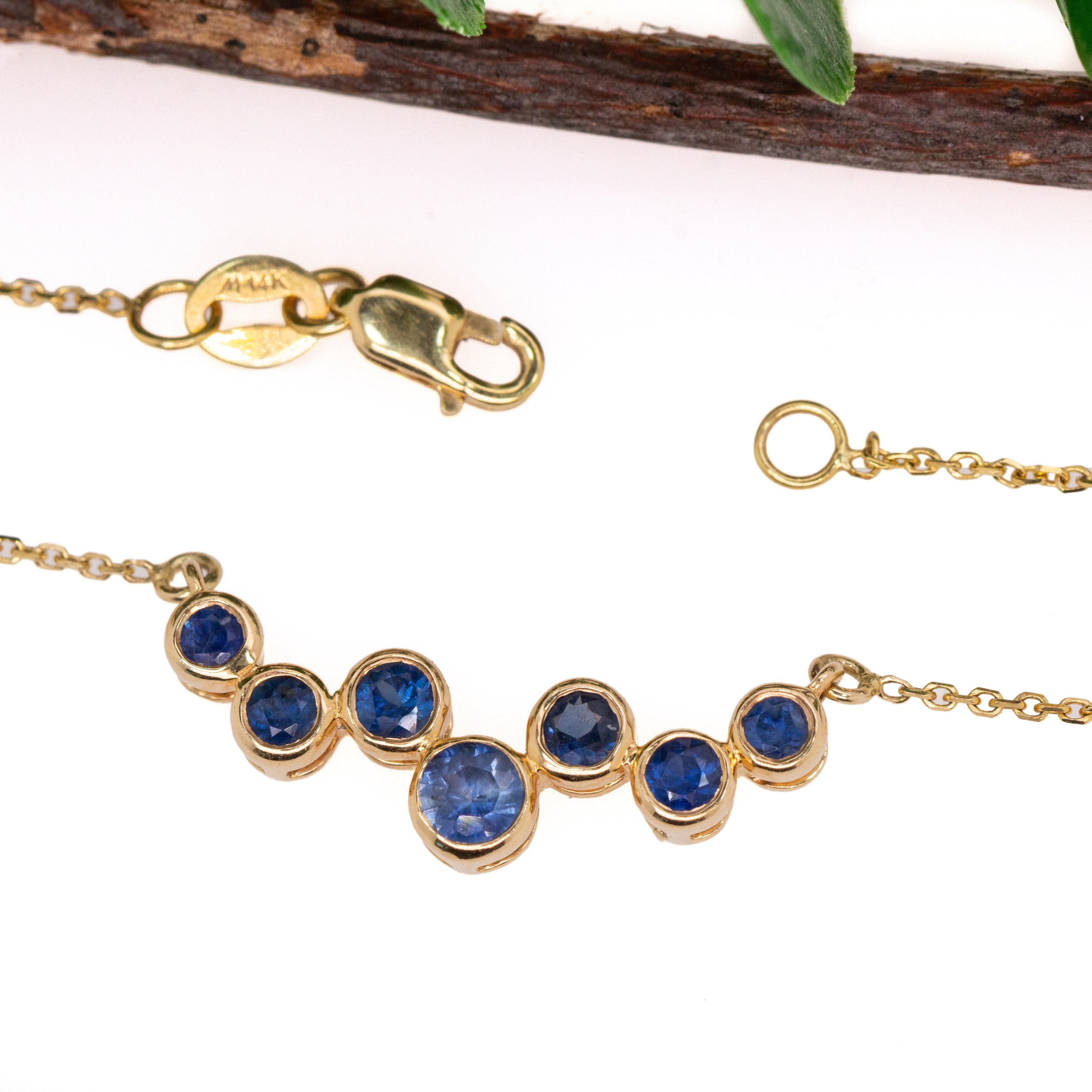Beautiful Blue Sapphire Pendant Necklace in Solid 14K Gold Round Gemstones For Sale 2