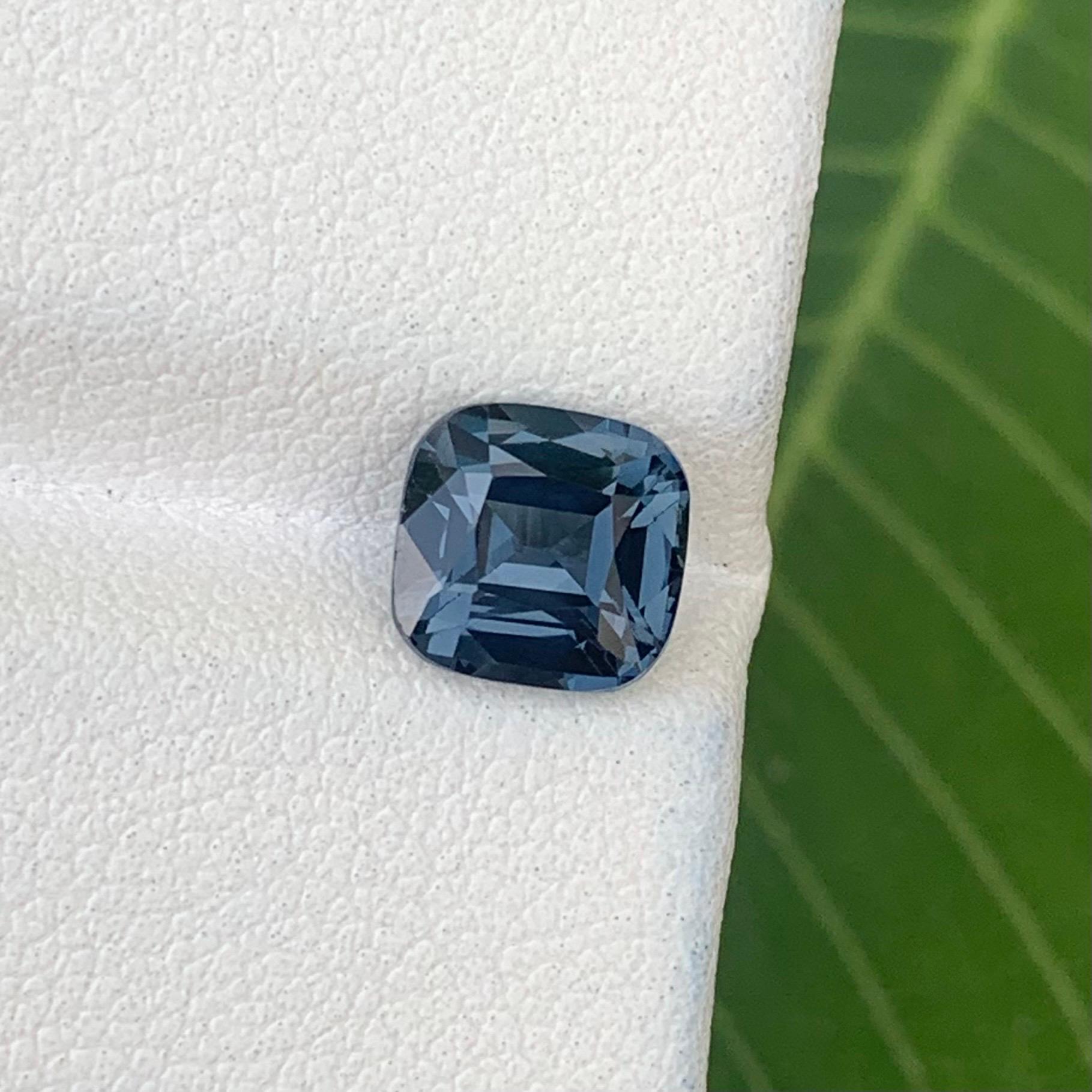 Taglio cuscino Bellissimo Spinello Grigio Bluastro 2,12 ct Step Cushion vvs Certificato in vendita