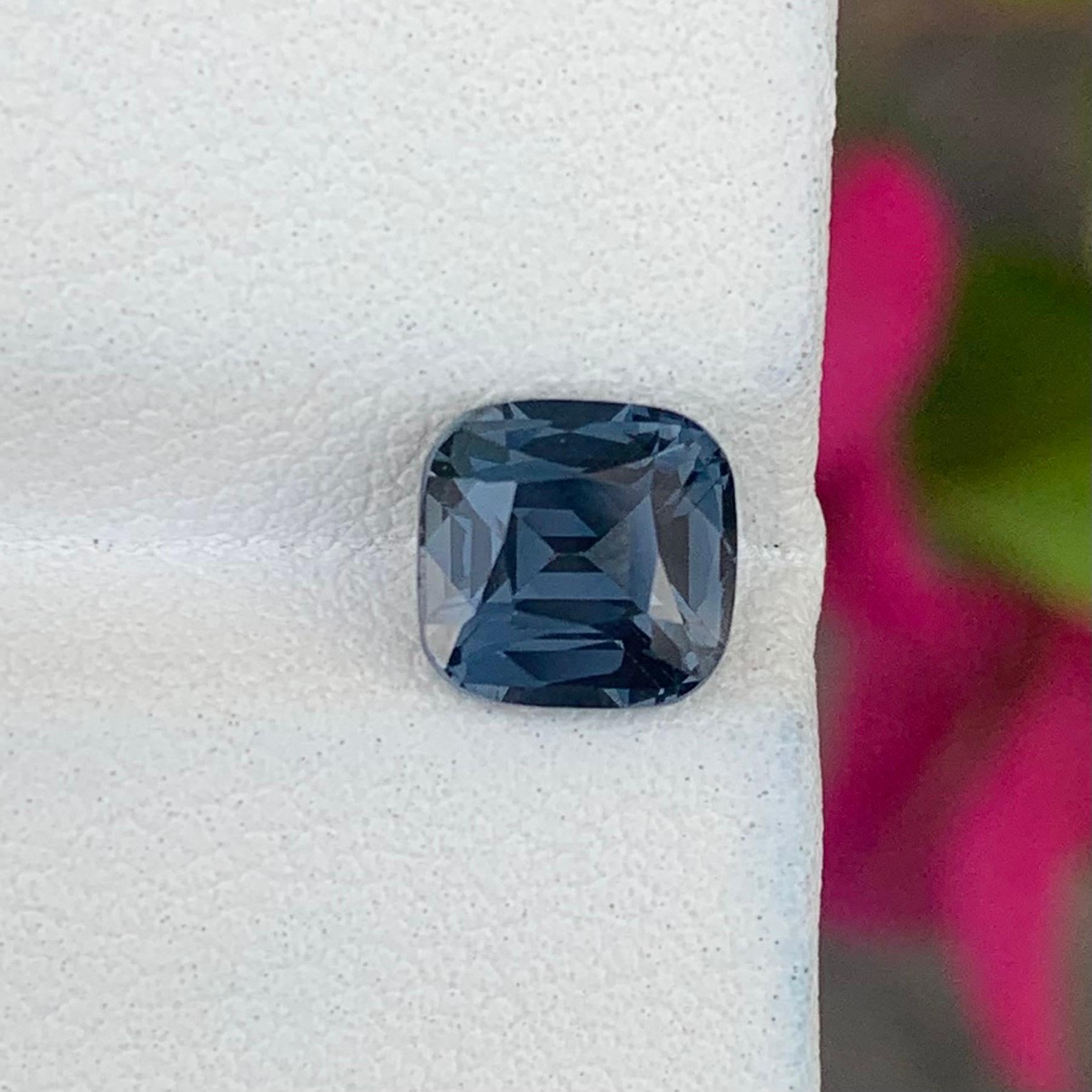 Bellissimo Spinello Grigio Bluastro 2,12 ct Step Cushion vvs Certificato In condizioni Nuovo in vendita a Bangkok, TH