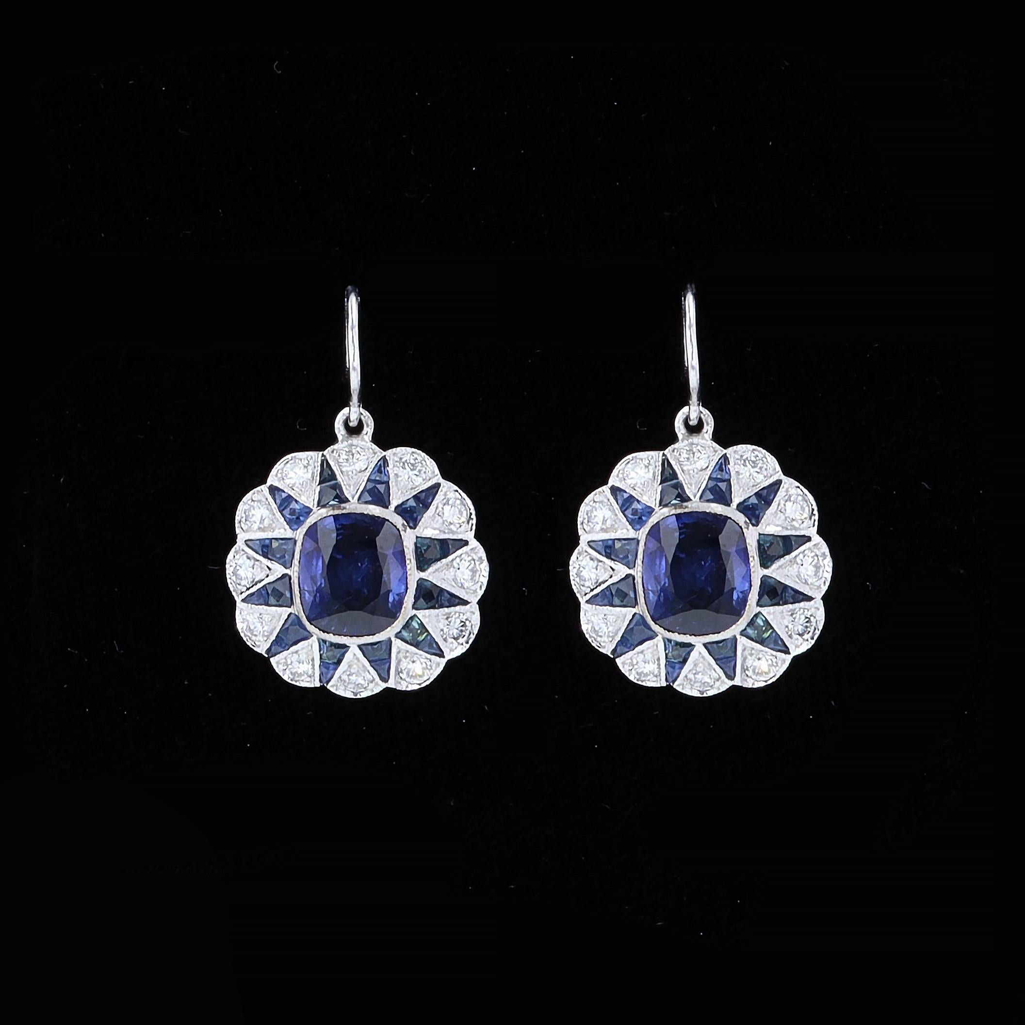 Women's Beautiful Bold Sapphire Starburst Surrounded by Round Cut Diamonds For Sale