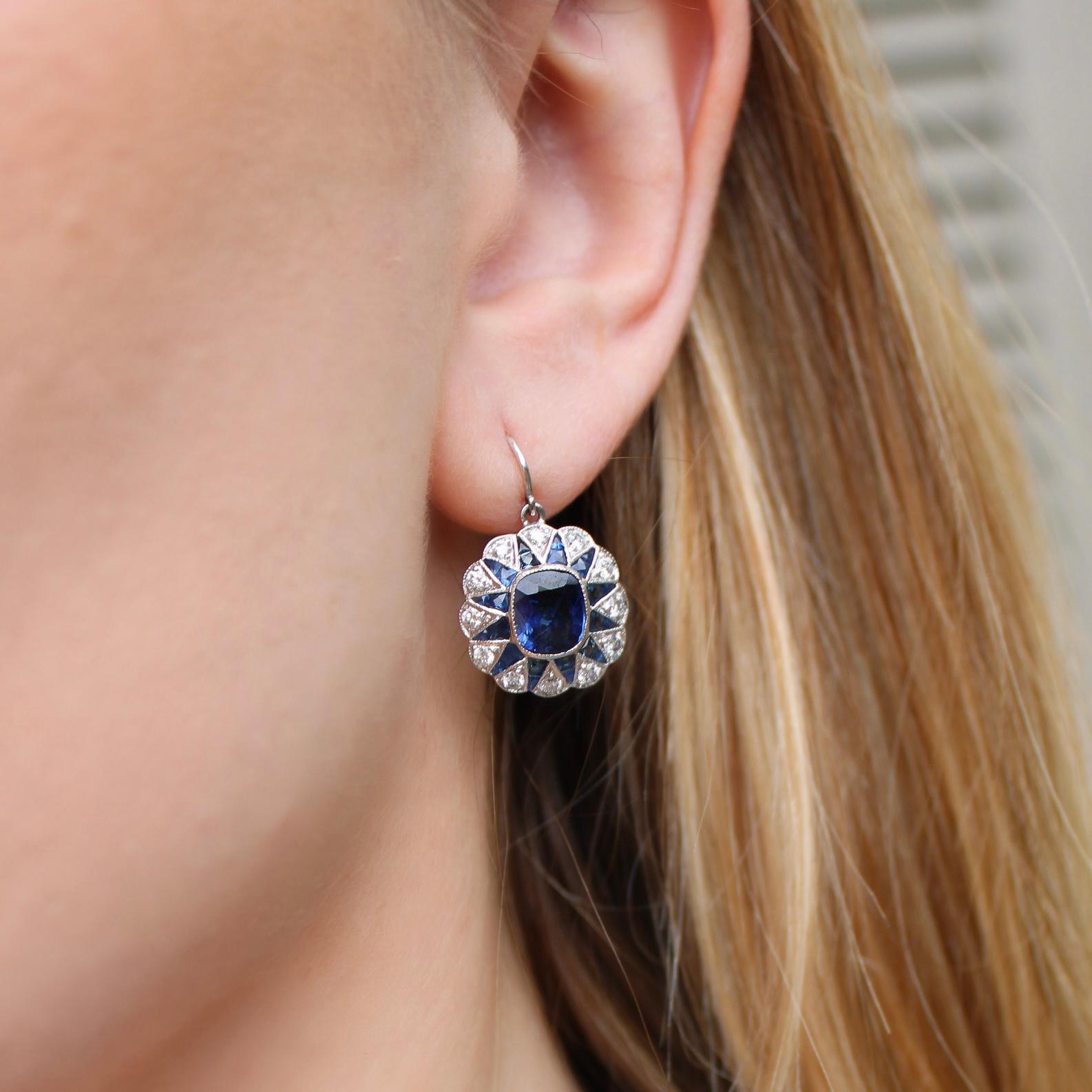 Beautiful Bold Sapphire Starburst Surrounded by Round Cut Diamonds For Sale 1