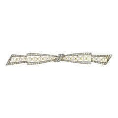 Beautiful Bow Brooch with Natural Pearls and Diamonds in Platinum and Gold