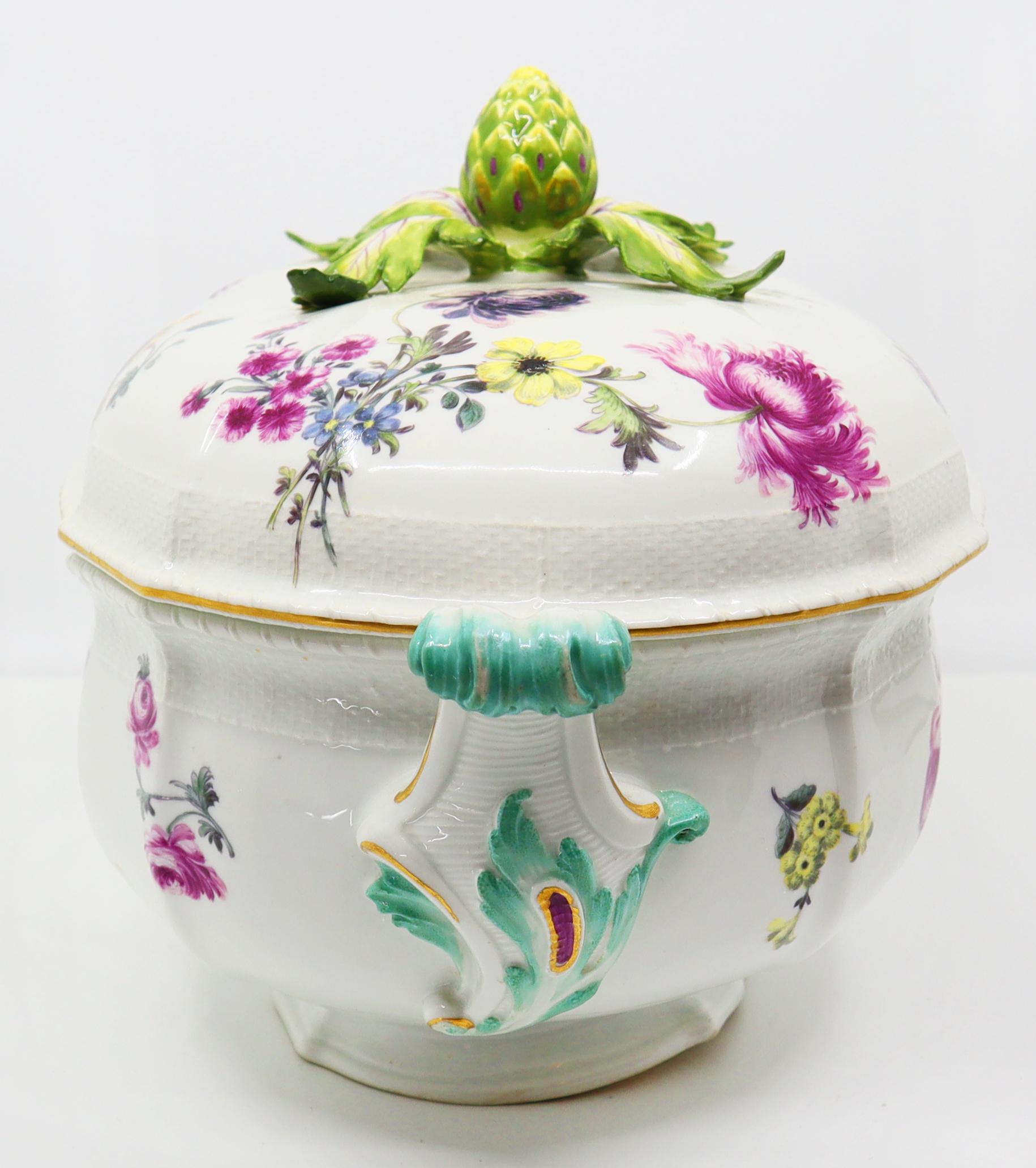 Beautiful coveted bowl, Meissen hand painted flowers and leaves with artichoke finial and turquoise painted handles,
Meissen, 19th century, in very good condition
Dimensions: 30 W x 18 H x 15 D (approximate).

*Shipping included 
Free and fast