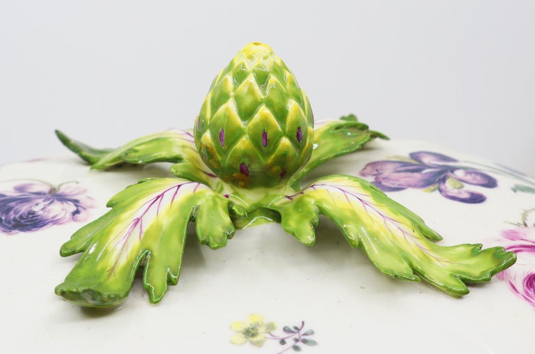 Beautiful Bowl, Hand Painted Flowers with Artichoke Finial Meissen, 19th Century For Sale 1