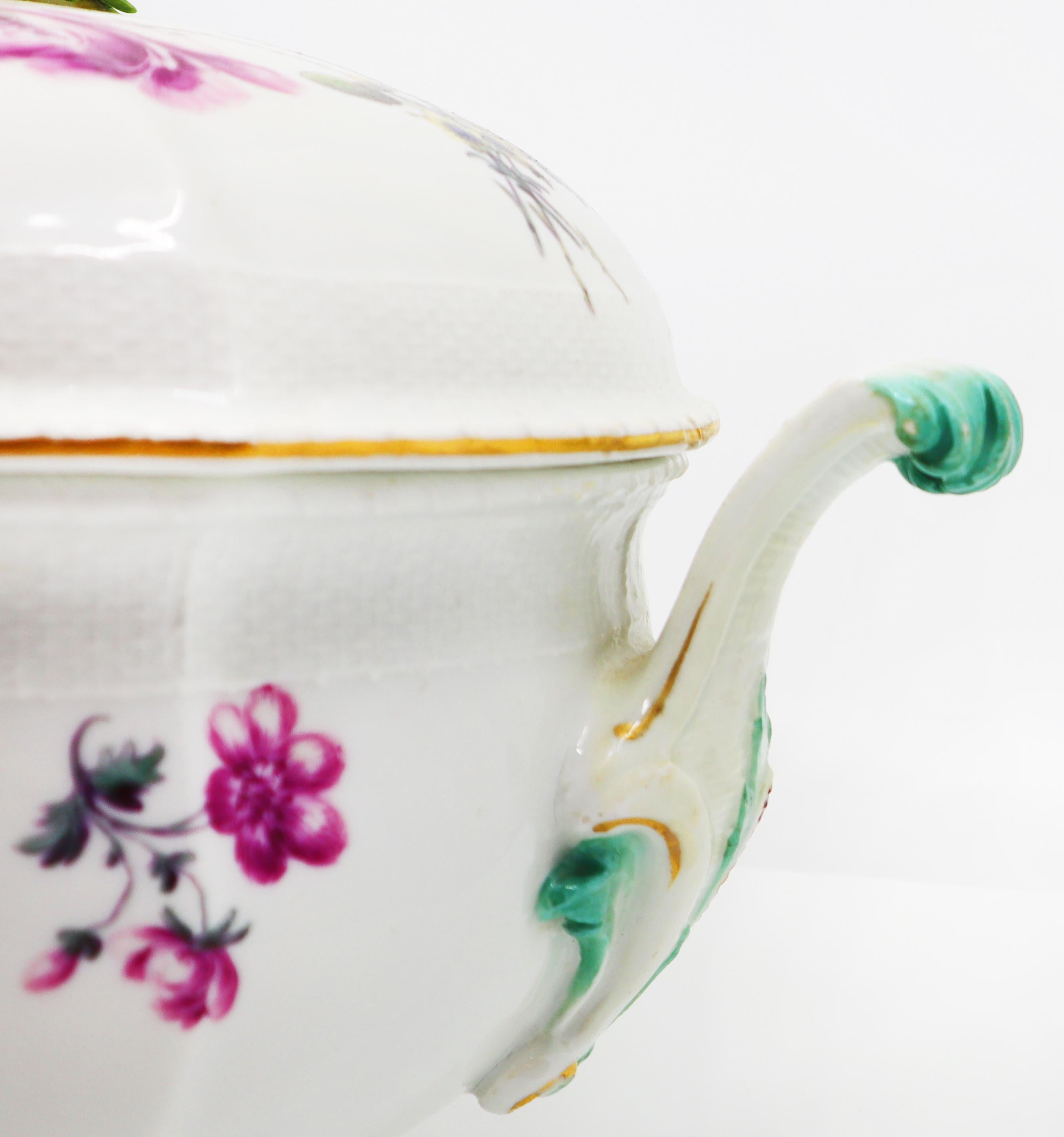 Beautiful Bowl, Hand Painted Flowers with Artichoke Finial Meissen, 19th Century For Sale 4