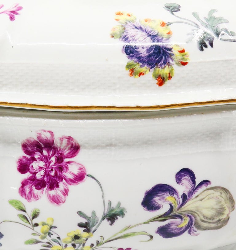 Beautiful Bowl, Hand Painted Flowers with Artichoke Finial Meissen, 19th Century For Sale 5