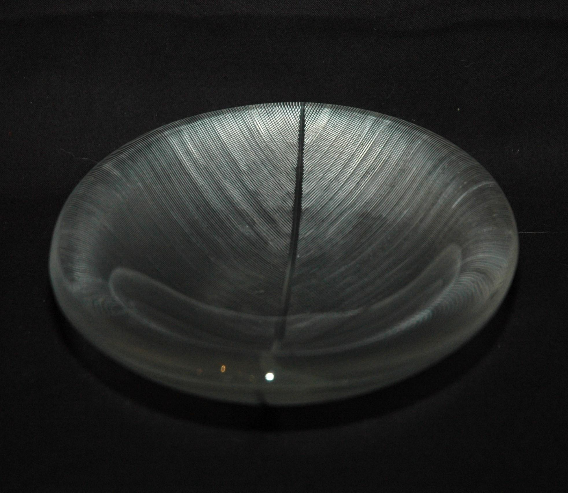 Schöne Schale aus Glas „Blatt“ von Tapio Wirkkala für Iittala (Handgefertigt) im Angebot