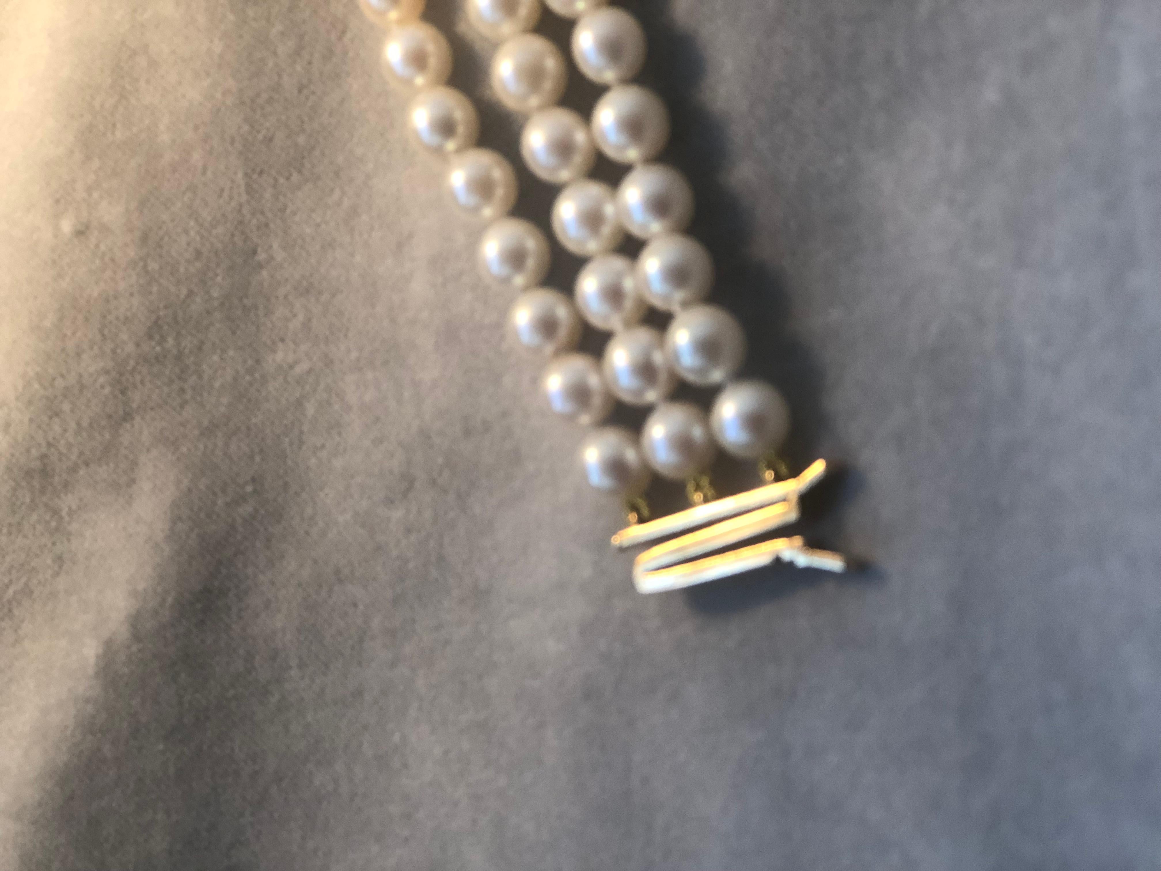 Beautiful bracelet w/ 3 rows of exceptional round high quality cultured pearls For Sale 3