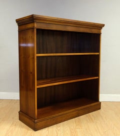 BEAUTIFUL BRADLEY BURR YEW WOOD LOW OPEN BOOKCASE WiTH PAIR ADJUSTABLE SHELVES