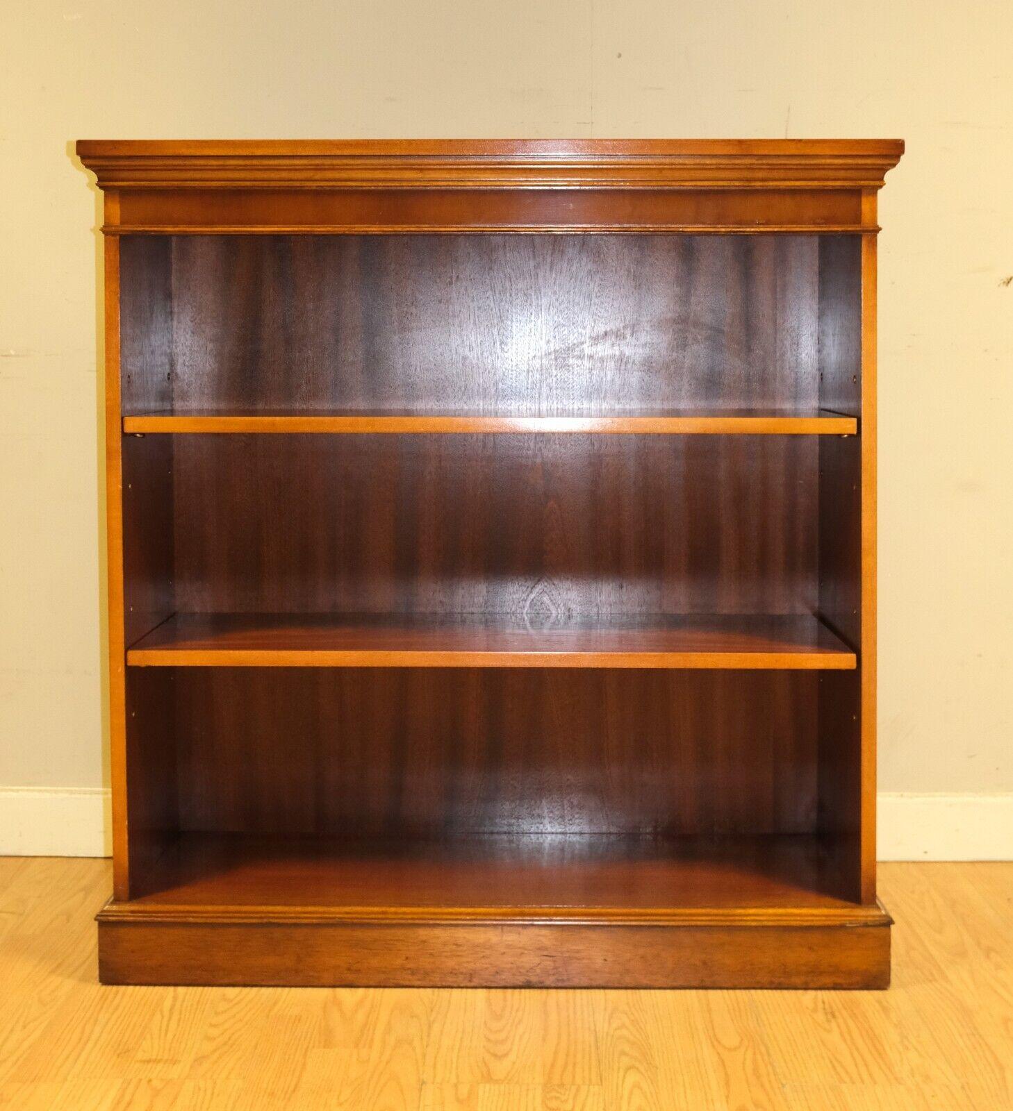 English BEAUTIFUL BRADLEY BURR YEW WOOD LOW OPEN BOOKCASE WiTH PAIR ADJUSTABLE SHELVES For Sale