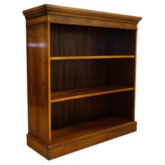 BEAUTIFUL BRADLEY BURR YEW WOOD LOW OPEN BOOKCASE WiTH PAIR ADJUSTABLE SHELVES