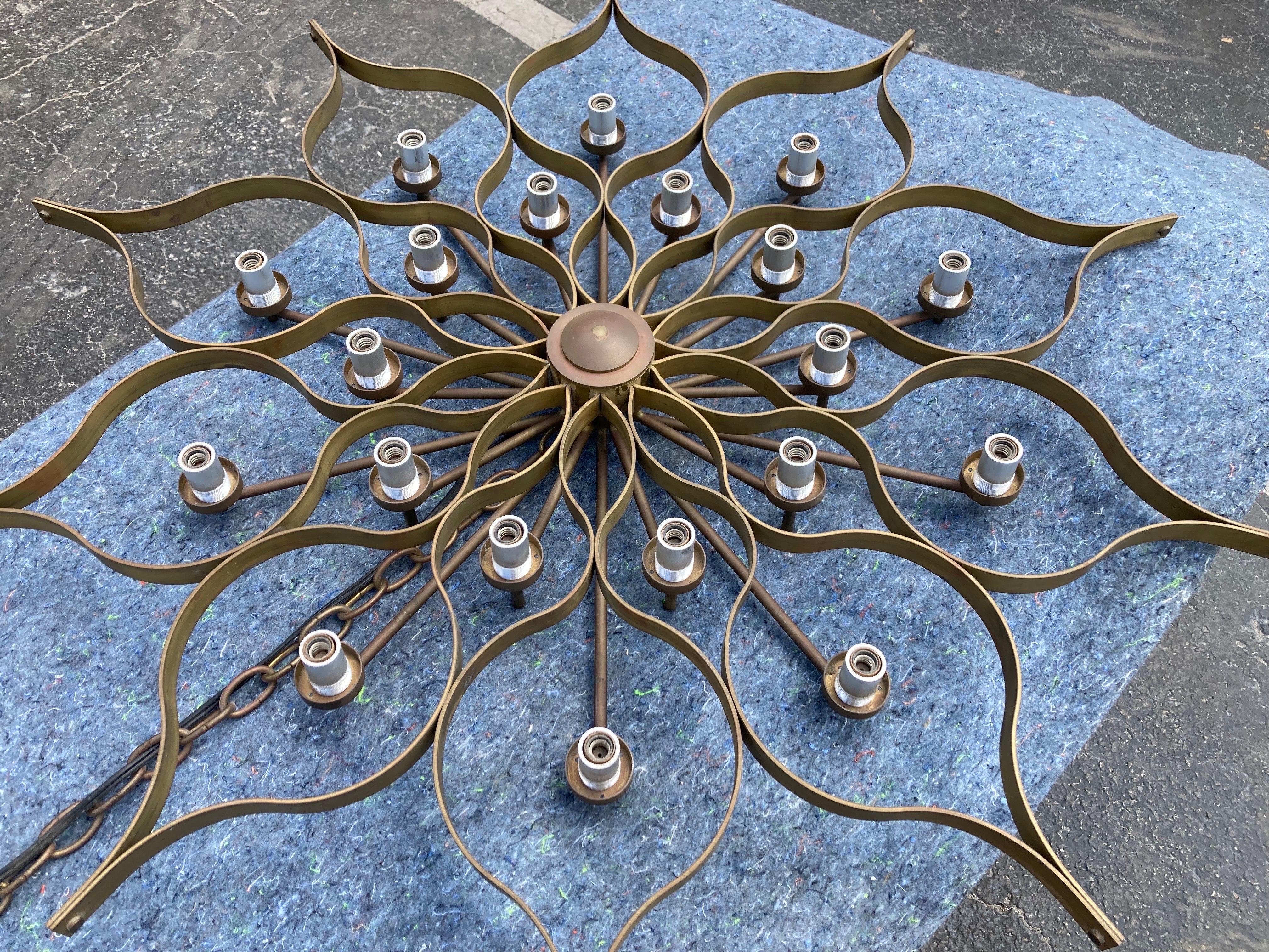 Bellissimo lampadario in ottone e vetro nello stile di Gio Ponti in vendita 5