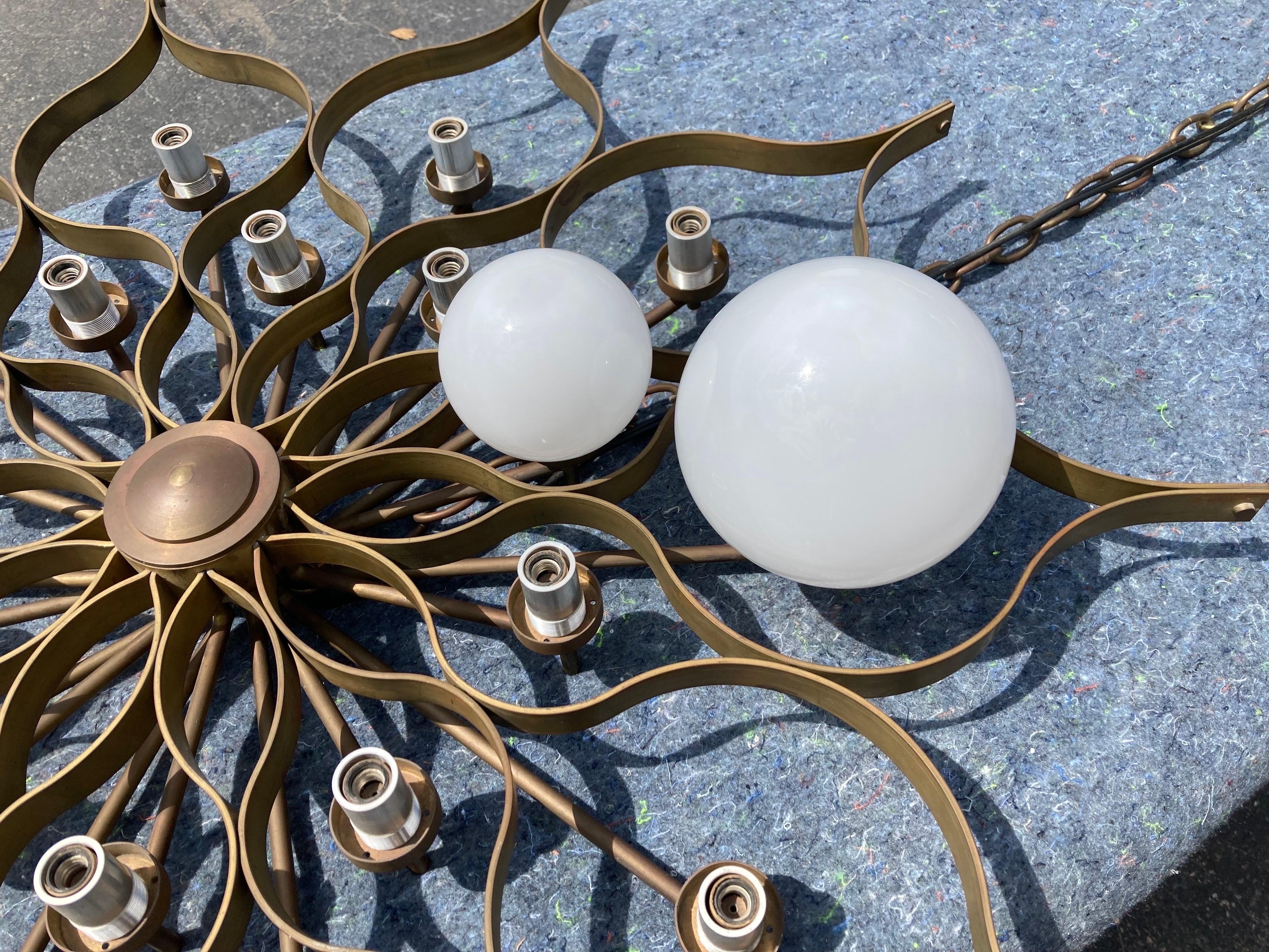 Bellissimo lampadario in ottone e vetro nello stile di Gio Ponti in vendita 6