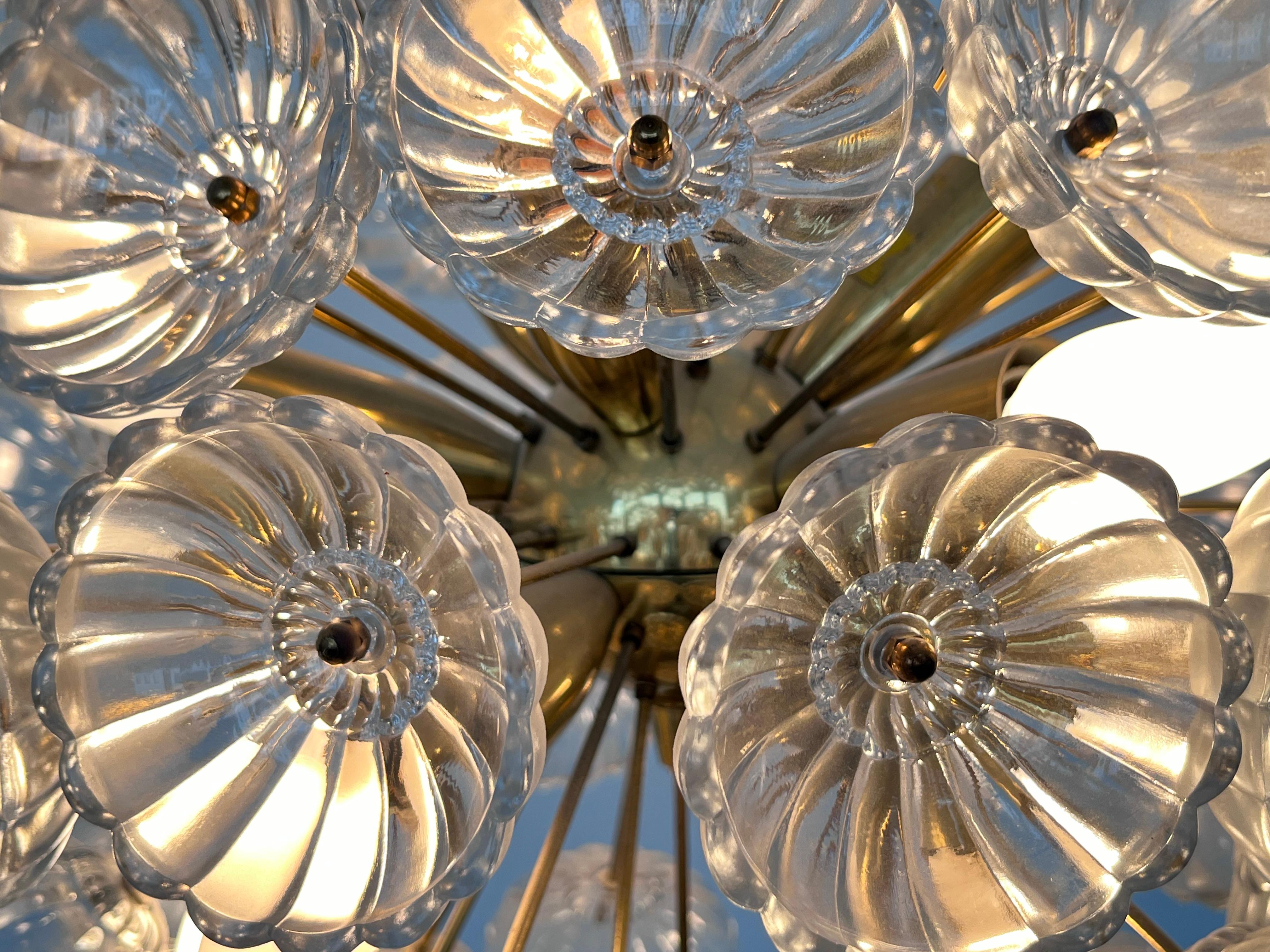 Metà XX secolo Bellissimo Sputnik in ottone e vetro, Dandelion, anni '60 / Germania in vendita