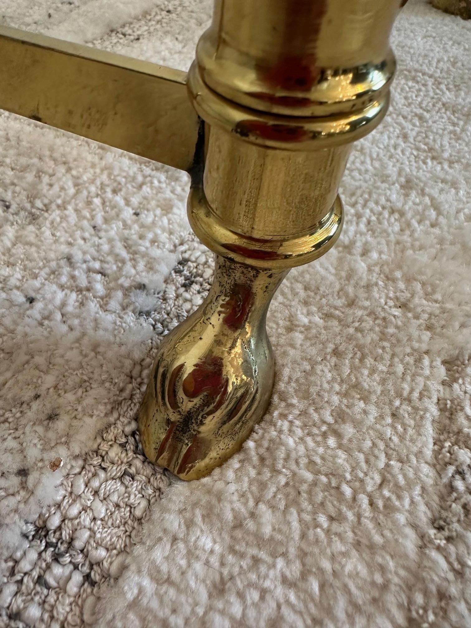 Mesa consola de latón y cristal biselado de LaBarge Latón en venta