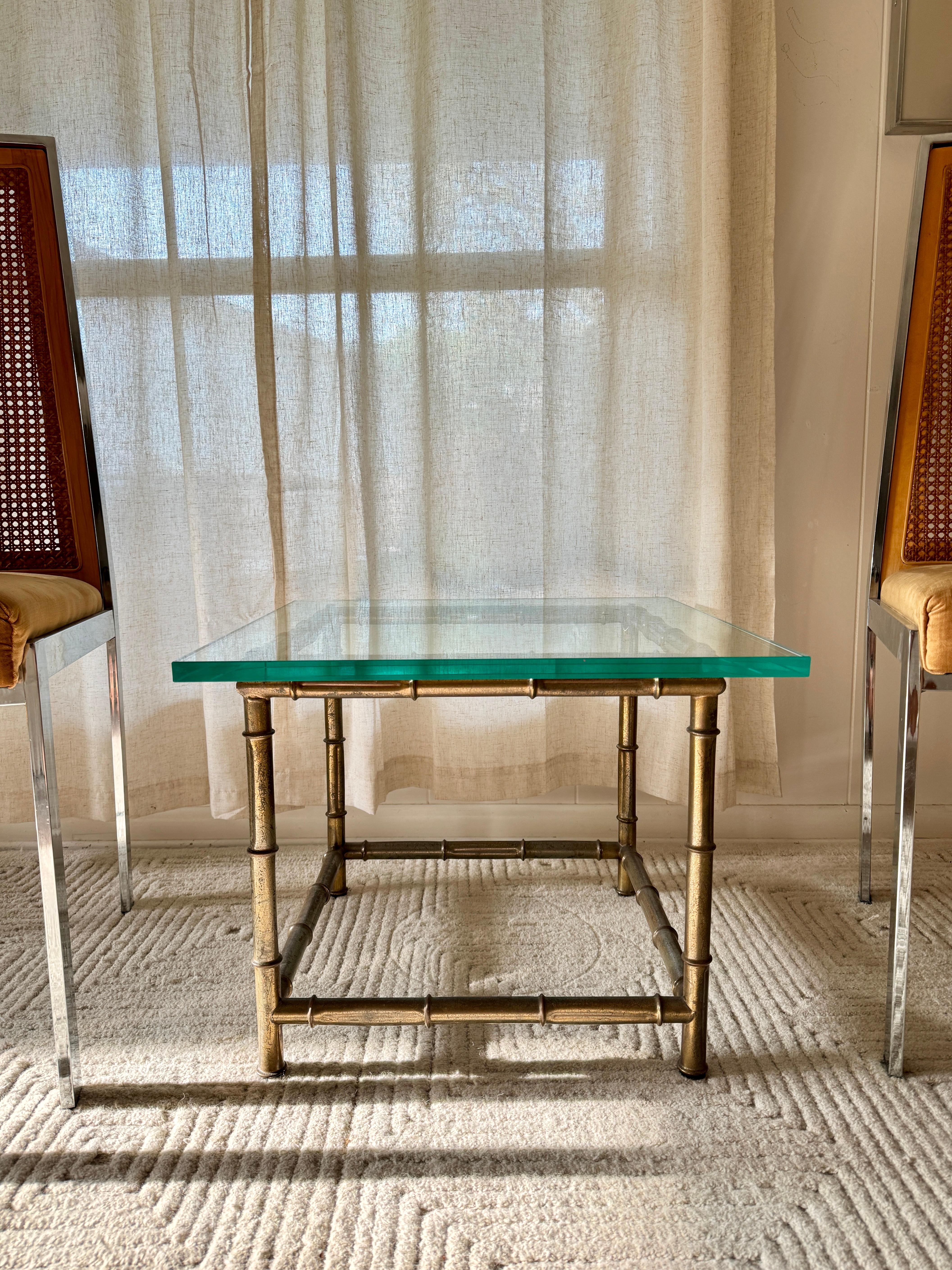 Magnifique table d'appoint en laiton et faux bambou dans le style de Mastercraft, vers les années 1960. en vente 5