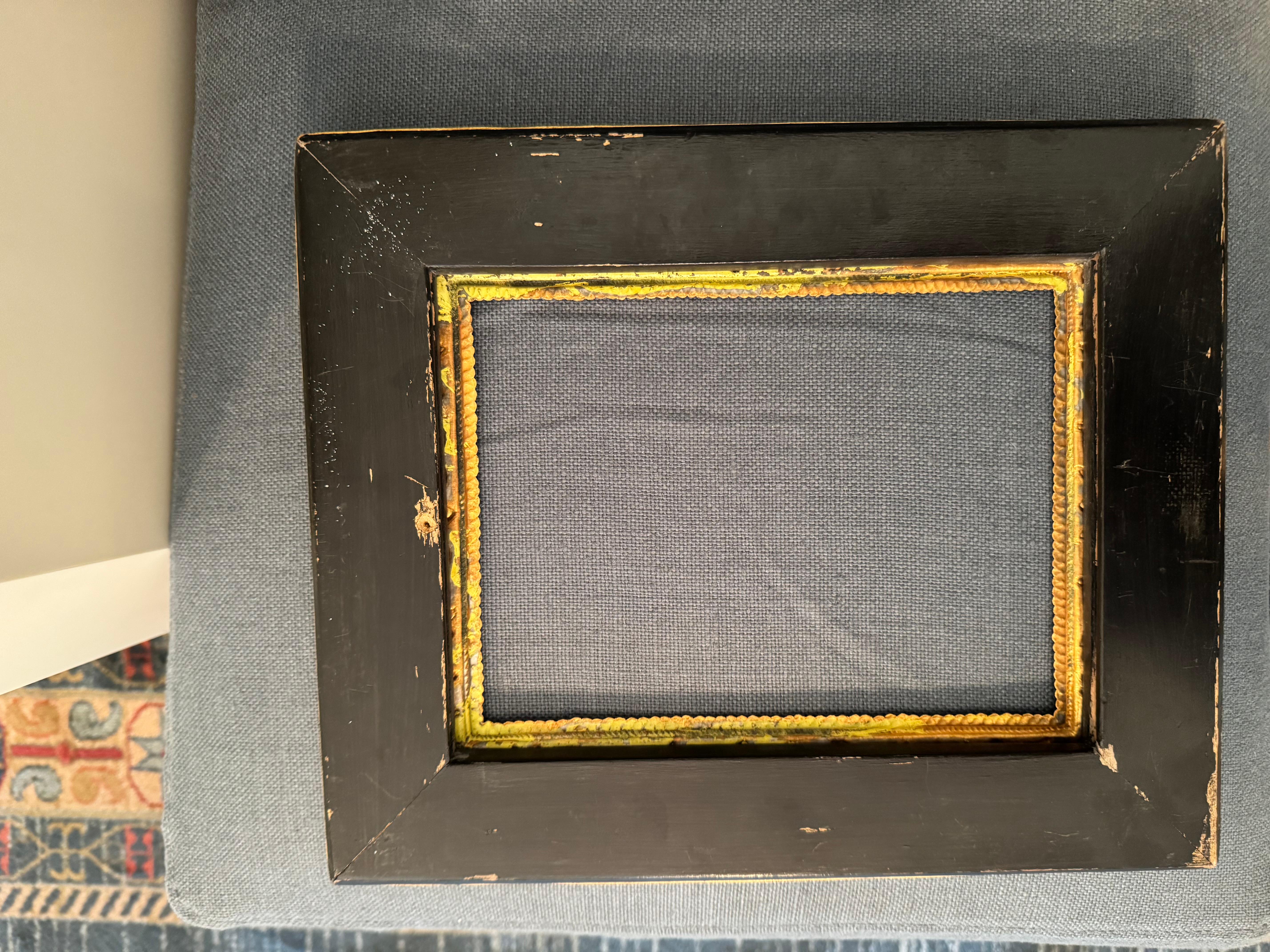 Paire de cadres anciens en relief en laiton sur Wood en vente 3