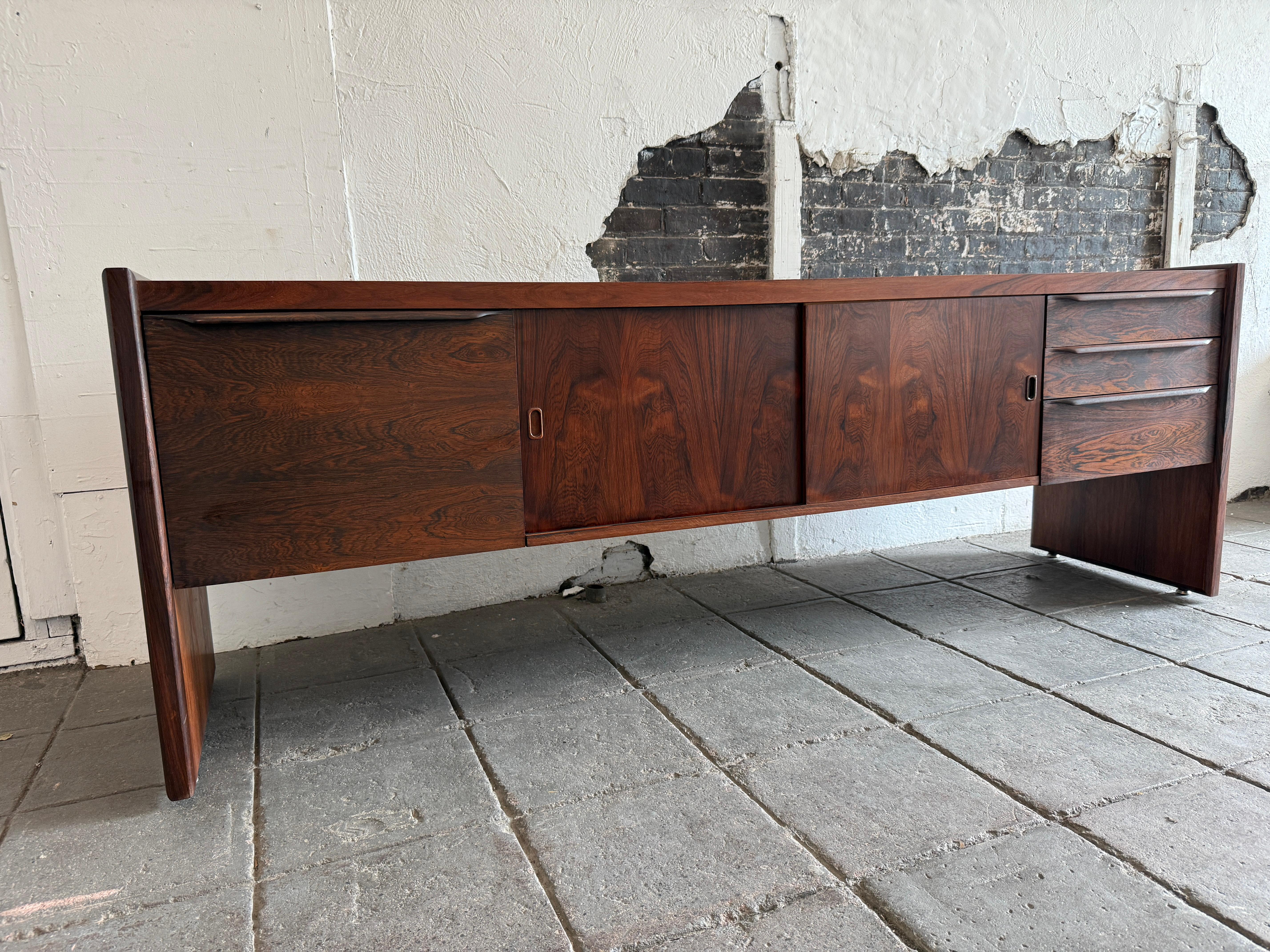 Belle crédence basse longue en palissandre brésilien en vente 6