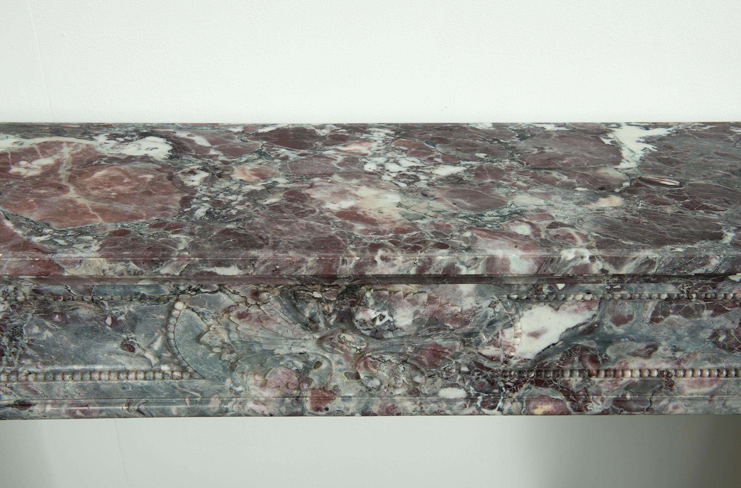 Magnifique cheminée Louis XVI en marbre Breche en vente 9