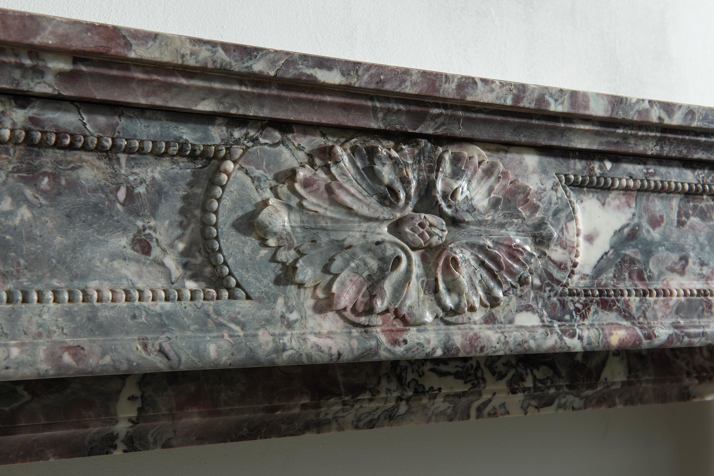 Magnifique cheminée Louis XVI en marbre Breche en vente 13