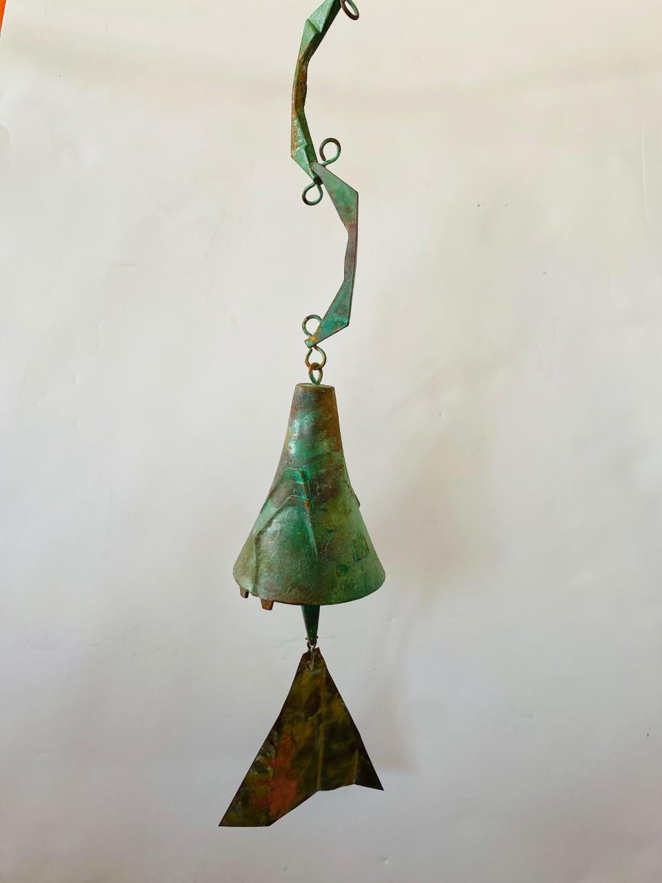 Beautiful bronze Cosanti bell by Paolo Soleri. Uncommon shape and design. Fantastic patina and a great sound. Signed. A unique piece from a celebrated artist. Unique attribute to this piece is a bluish green patina.

Paolo Soleri (1919-2013), the