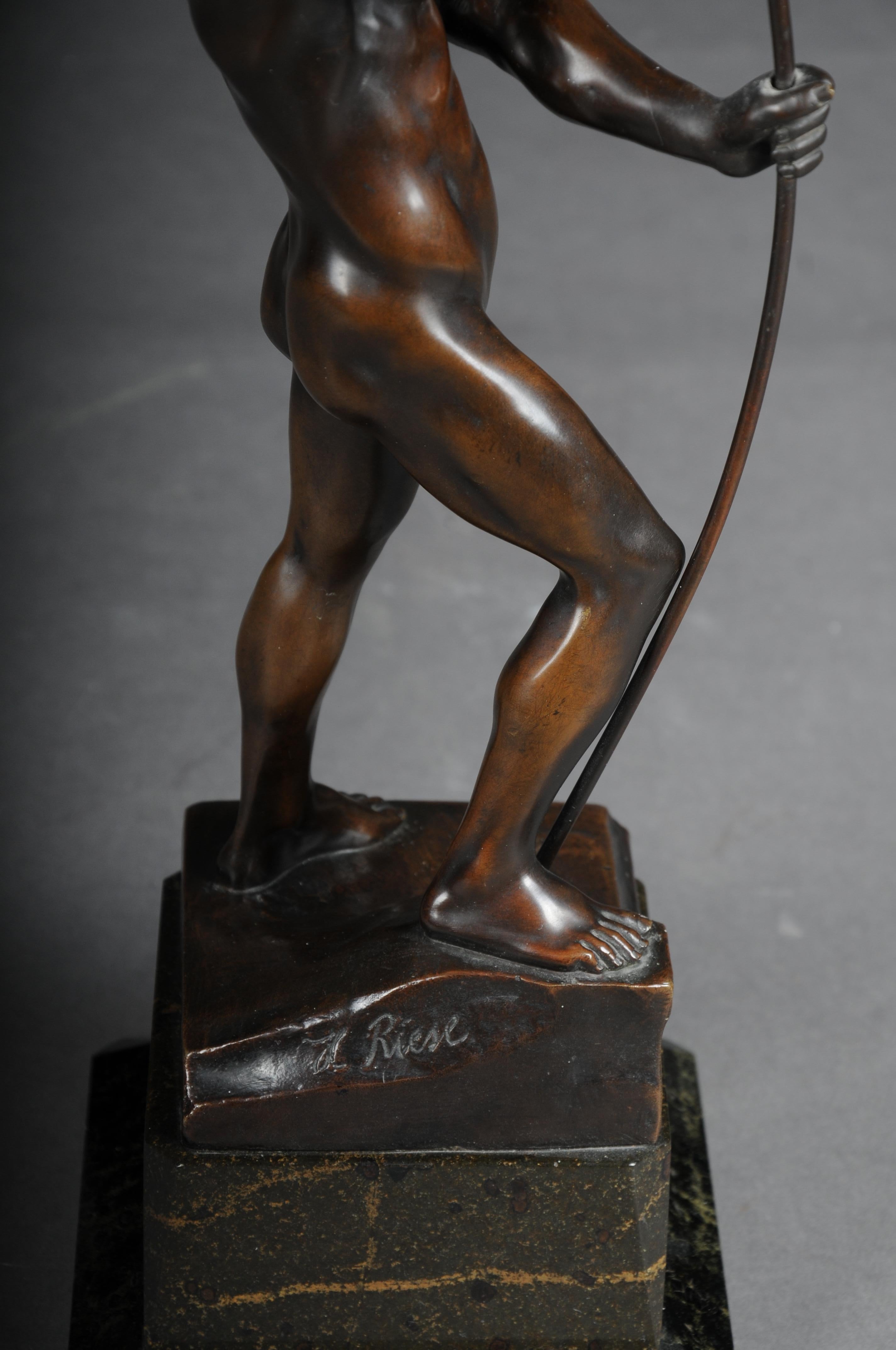 Beautiful Bronze Figure, the Bowman, Signed H. Riese, 20th Century For Sale 6