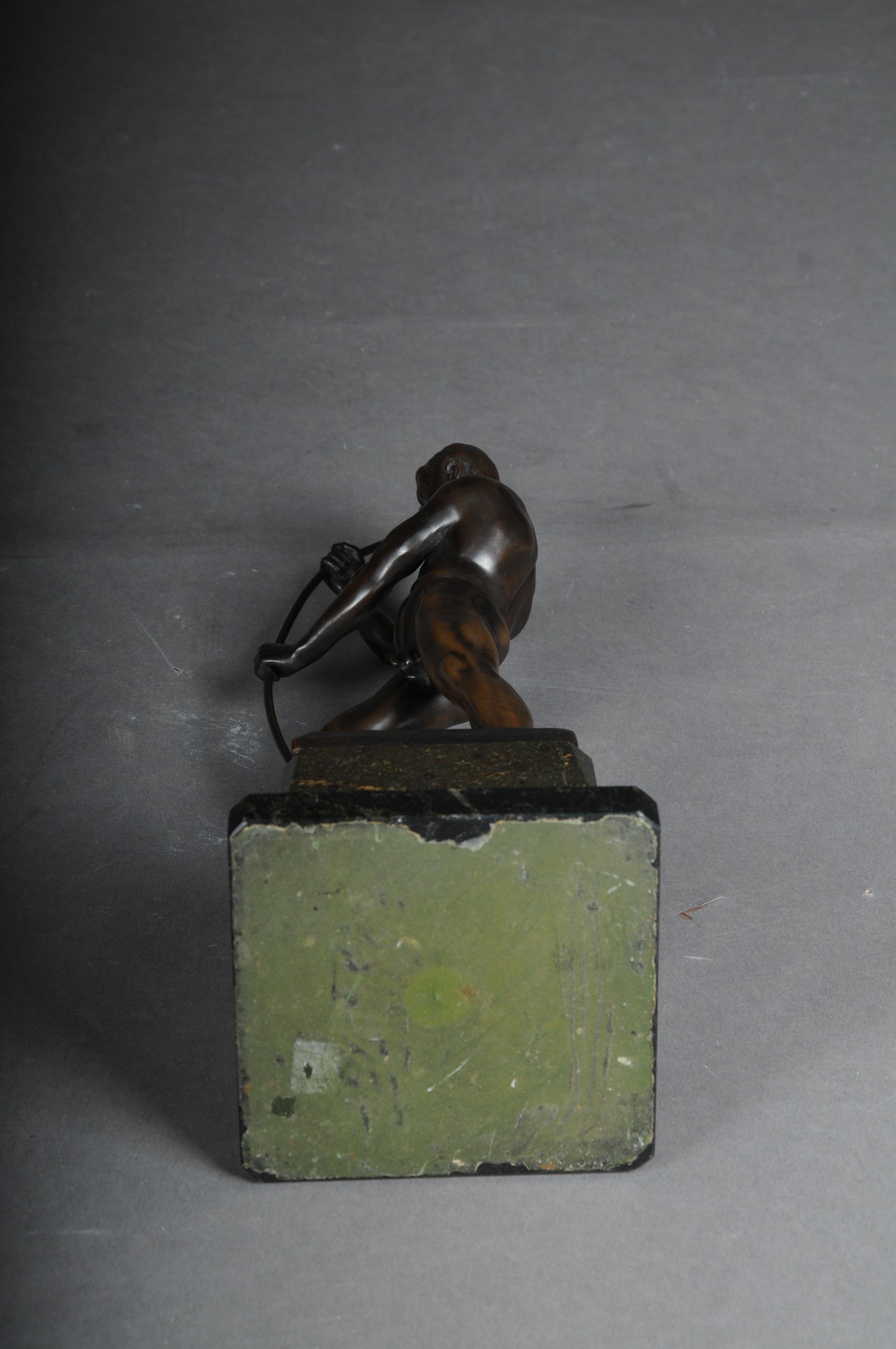 Beautiful Bronze Figure, the Bowman, Signed H. Riese, 20th Century For Sale 10