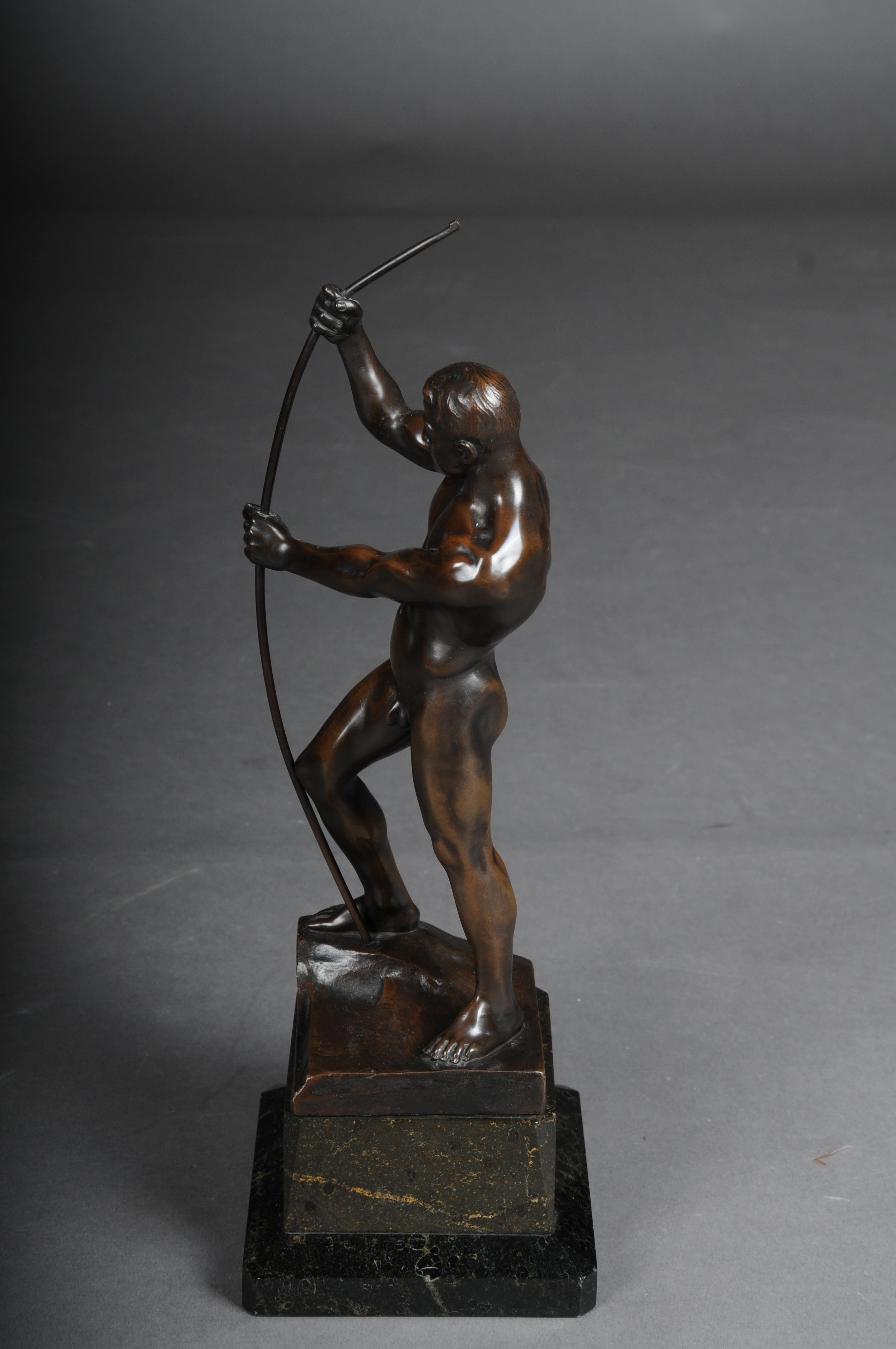 Beautiful Bronze Figure, the Bowman, Signed H. Riese, 20th Century For Sale 1