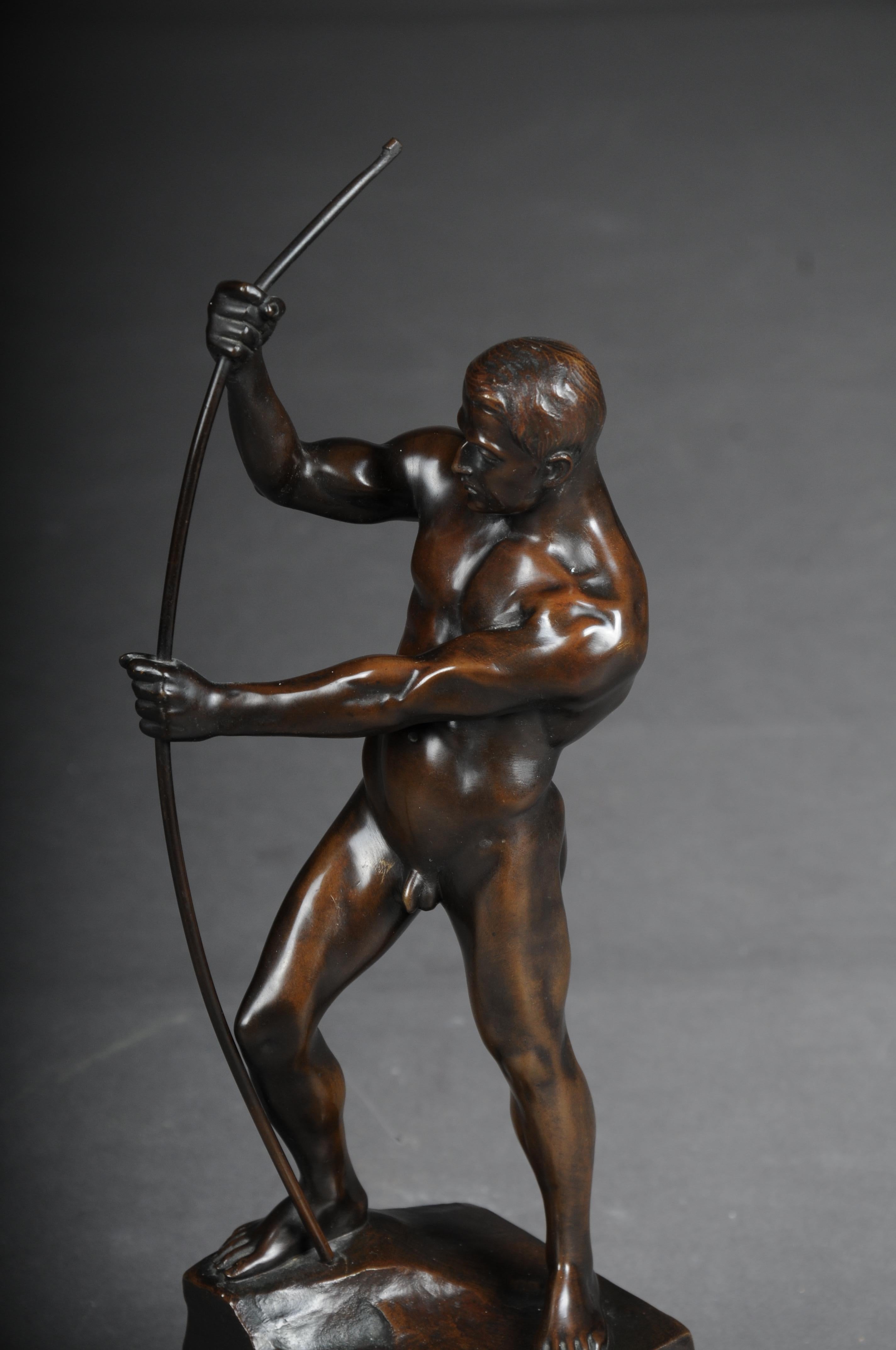Beautiful Bronze Figure, the Bowman, Signed H. Riese, 20th Century For Sale 3