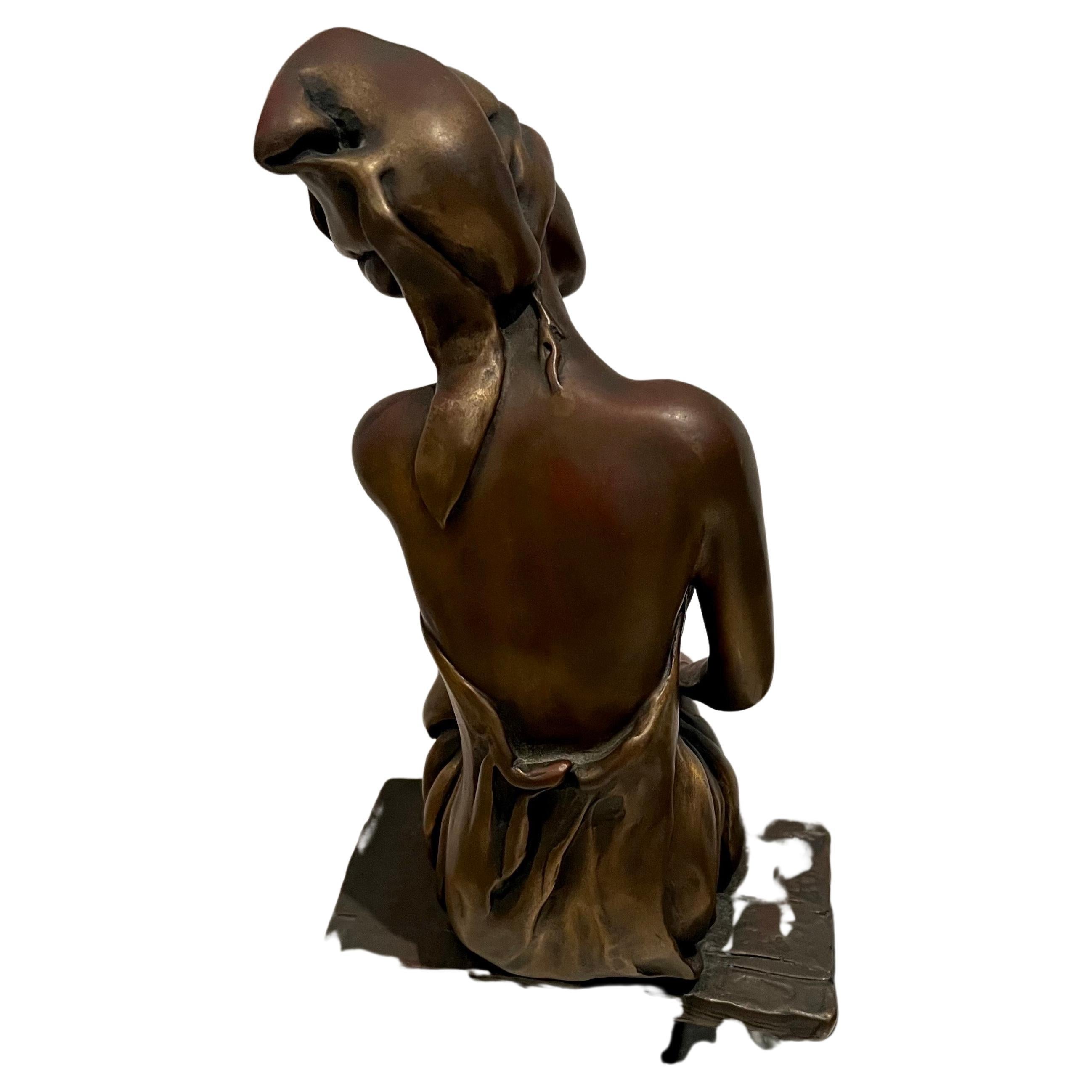 20ième siècle Magnifique sculpture en bronze et marbre de Phyllis Beattie «pose ». en vente