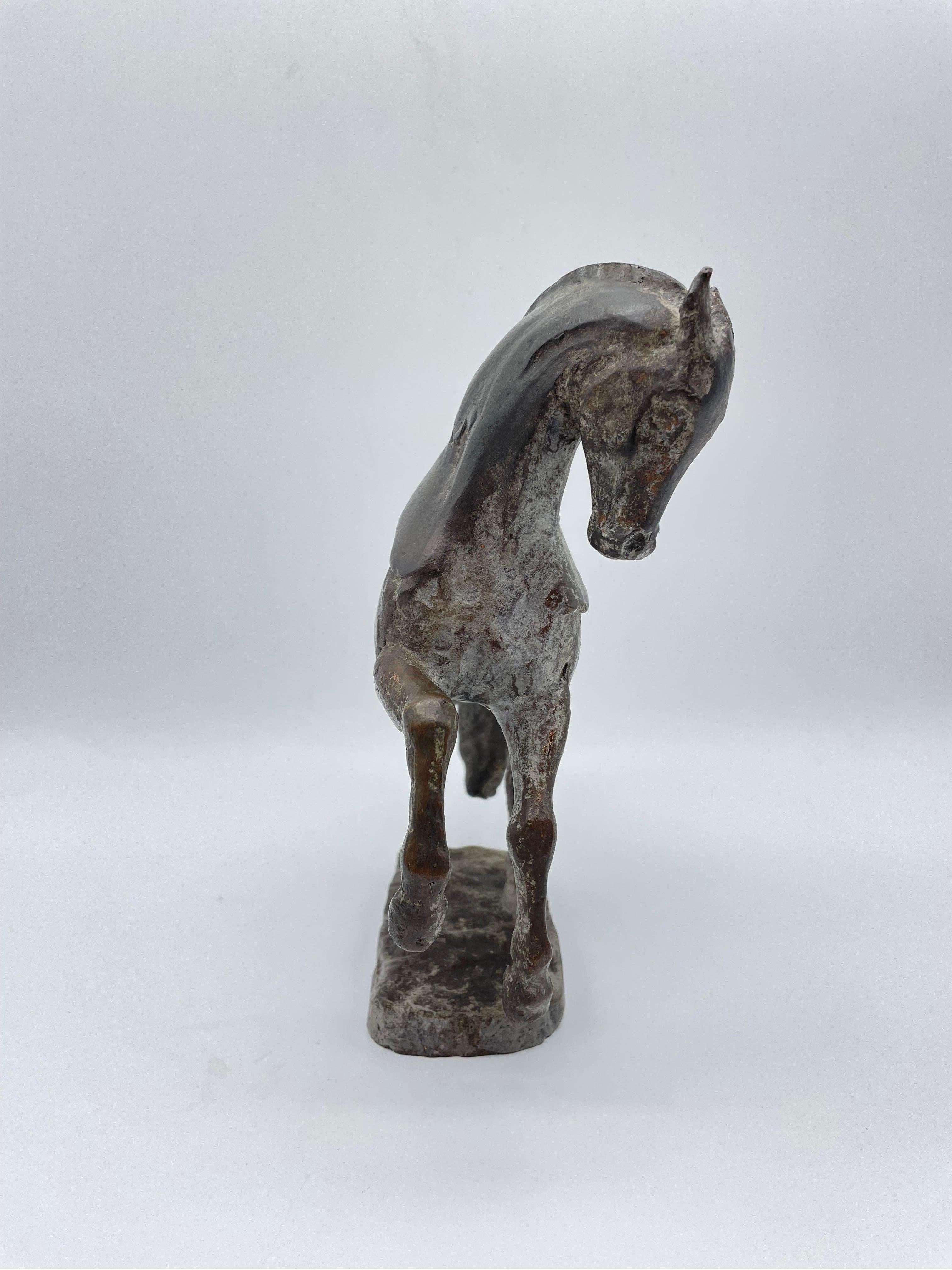 Schöne Bronzeskulptur eines sich aufbäumenden Pferdes, signiert Annemarie Haage (Handgefertigt) im Angebot