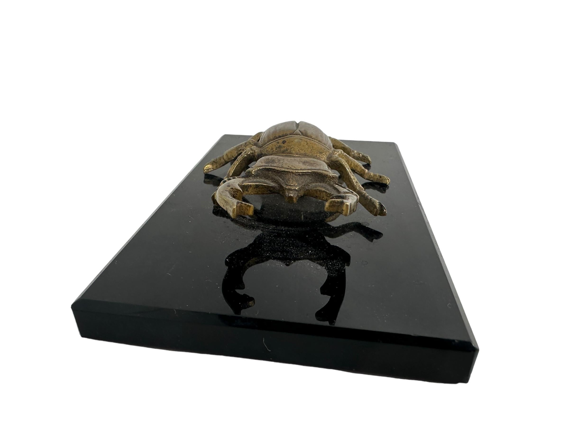 Art Nouveau bellissima scultura in bronzo di un cervo scarabeo, vintage Germania, 1890 in vendita