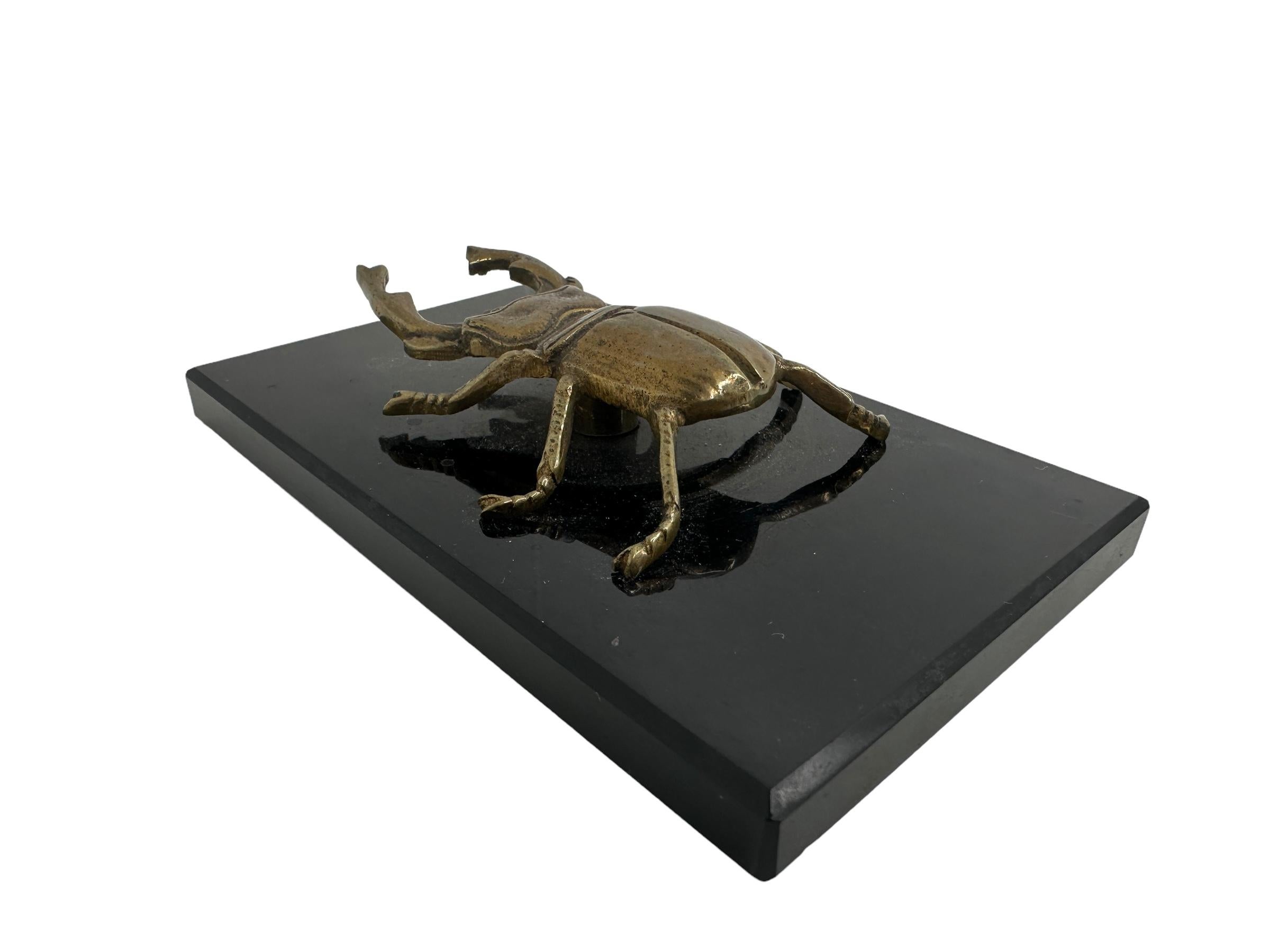 XIX secolo bellissima scultura in bronzo di un cervo scarabeo, vintage Germania, 1890 in vendita