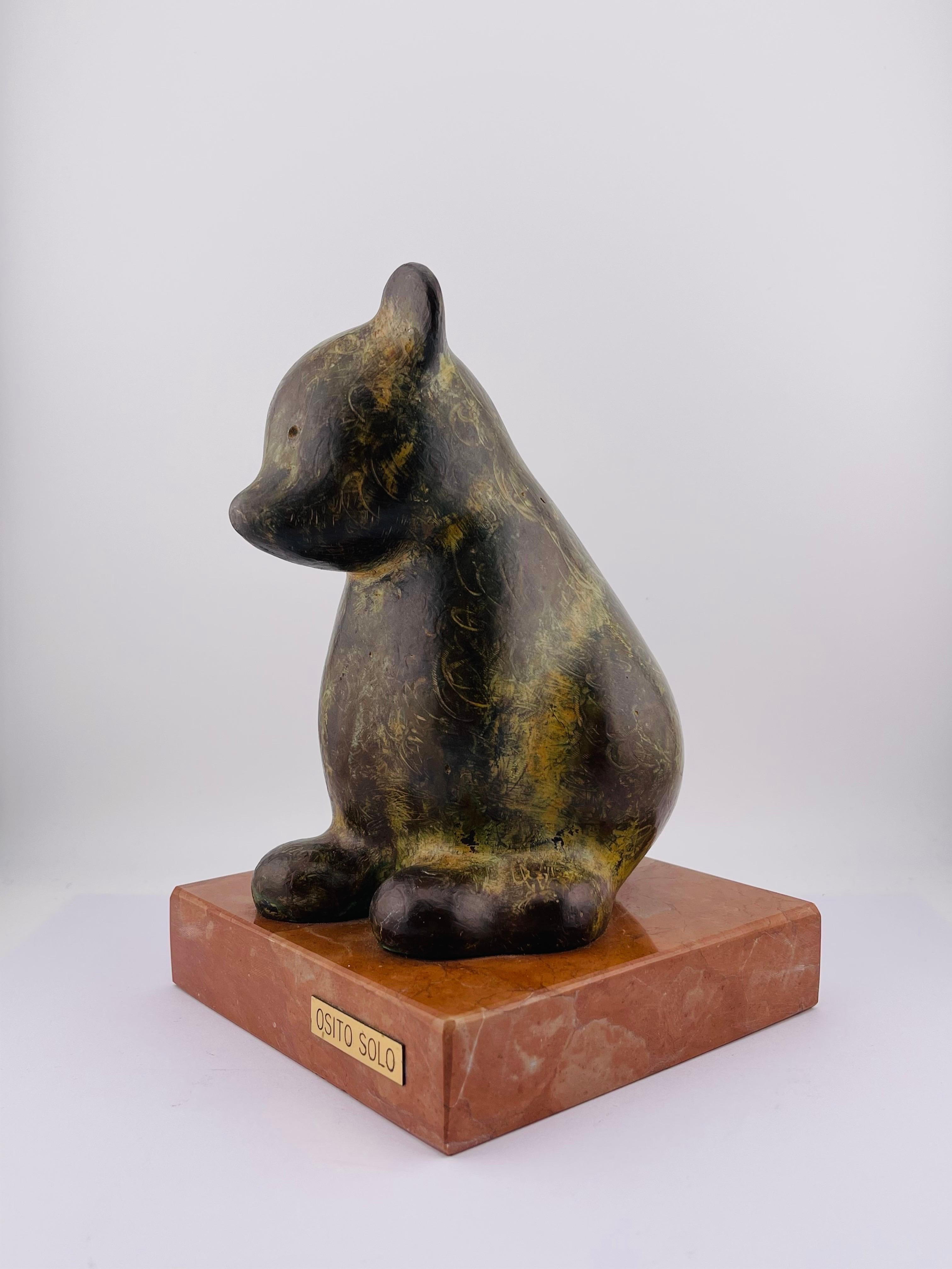 Beautiful bronze teddy bear sculpture signed Marino Amaya

Solid bronze, patented. Seated bear on a red-beige plinth.

Signed lower edge: M. Amaya. 1928-2014
