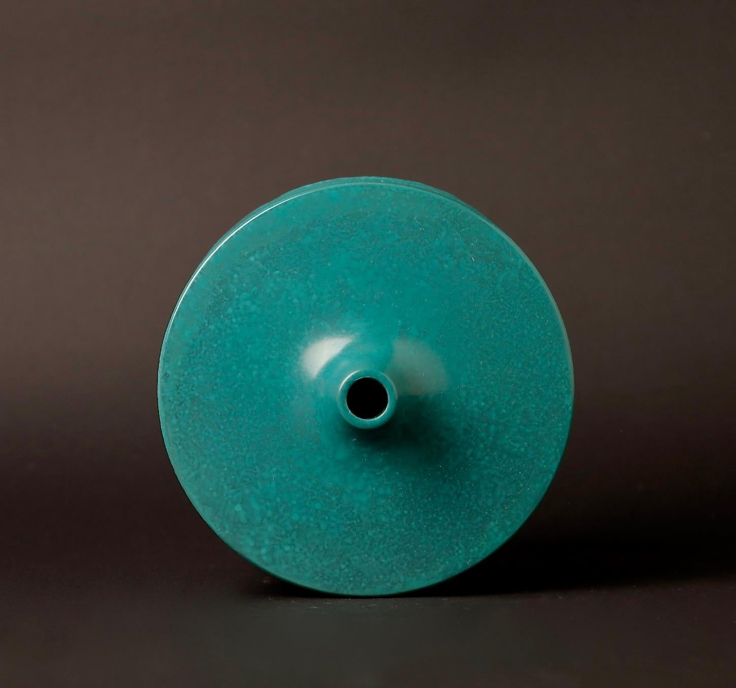 Beautiful Bronze vase by renown artist 20th century Itou Kunisuke For Sale 6