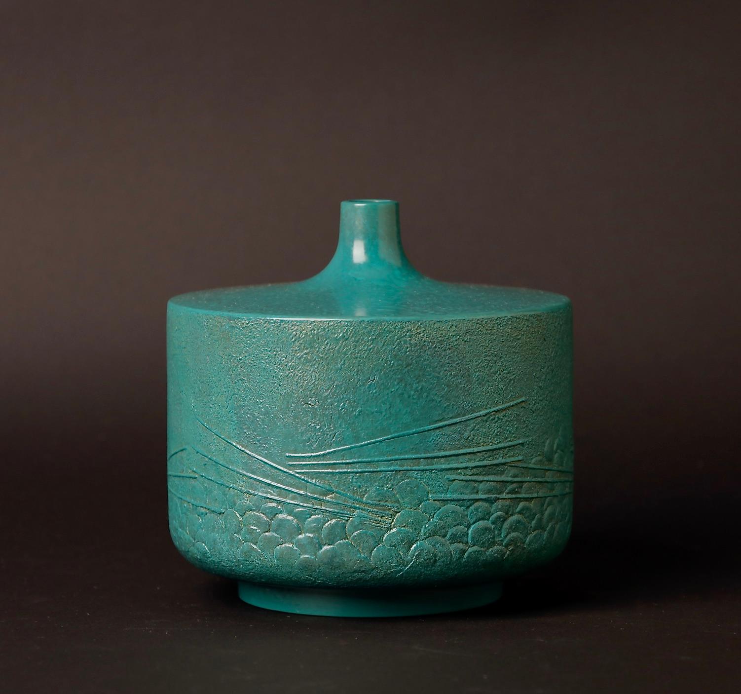 Beautiful Bronze vase by renown artist 20th century Itou Kunisuke In Good Condition For Sale In Fukuoka, JP