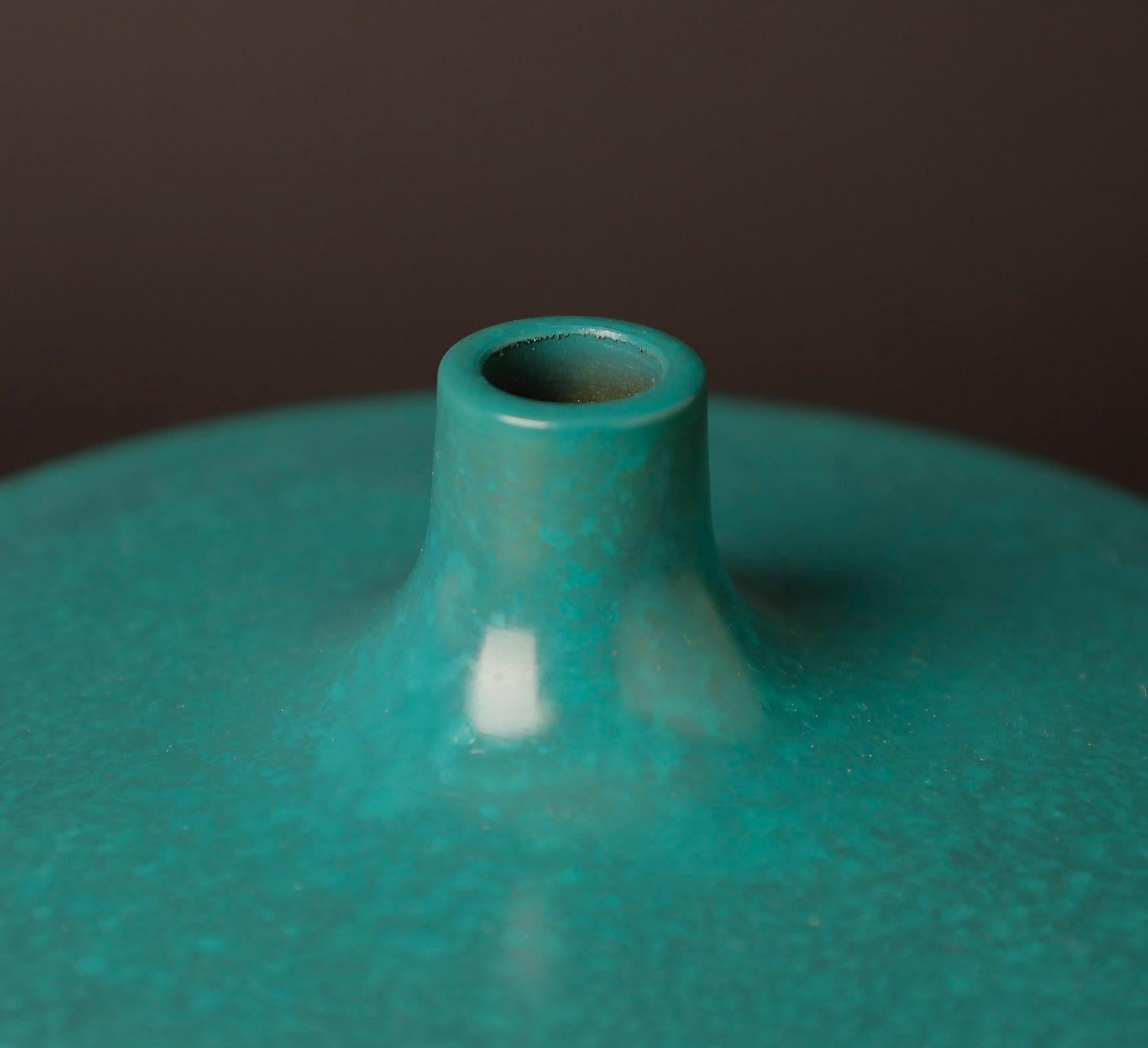 Beautiful Bronze vase by renown artist 20th century Itou Kunisuke For Sale 4