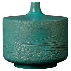 Beautiful Bronze vase by renown artist 20th century Itou Kunisuke