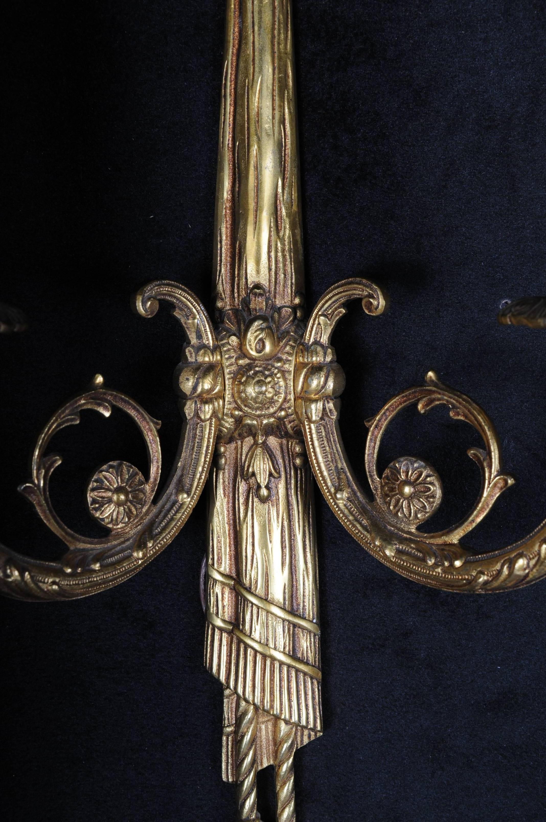 Schöne Bronze-Wandleuchte in Louis XVI-Optik (Französisch) im Angebot