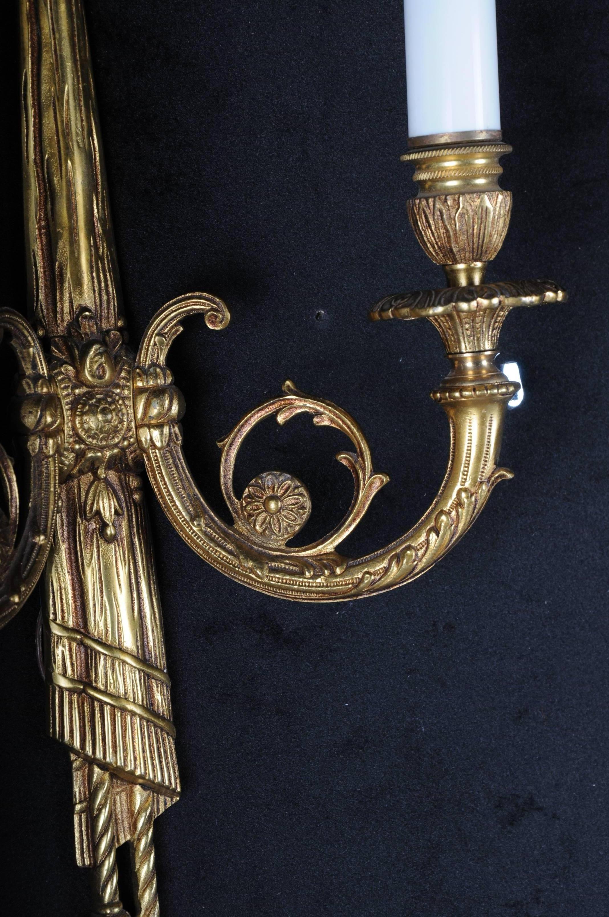 Schöne Bronze-Wandleuchte in Louis XVI-Optik im Angebot 1
