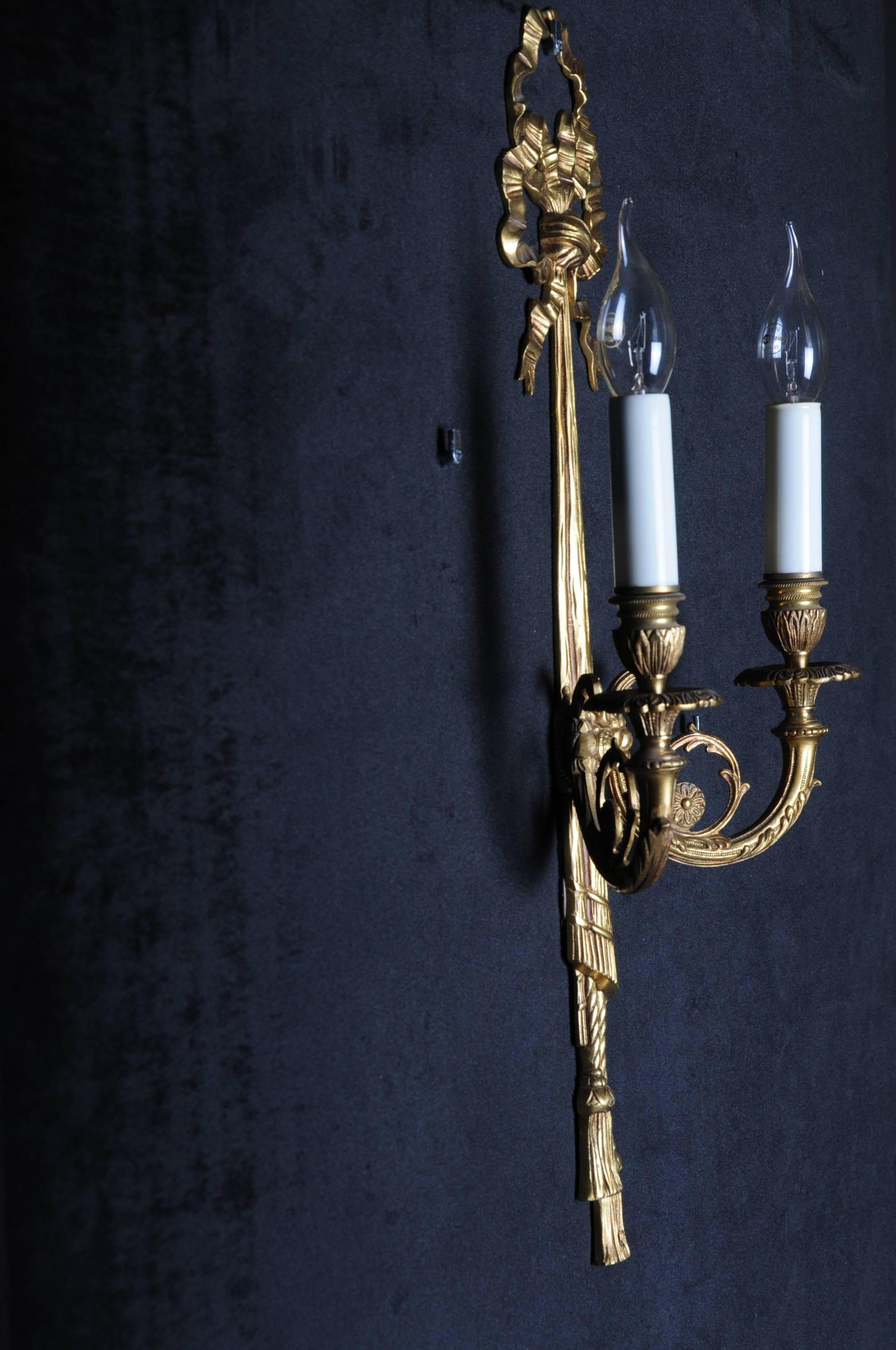 Beautiful Bronze Wall Lamp in Louis XVI Seize For Sale 3