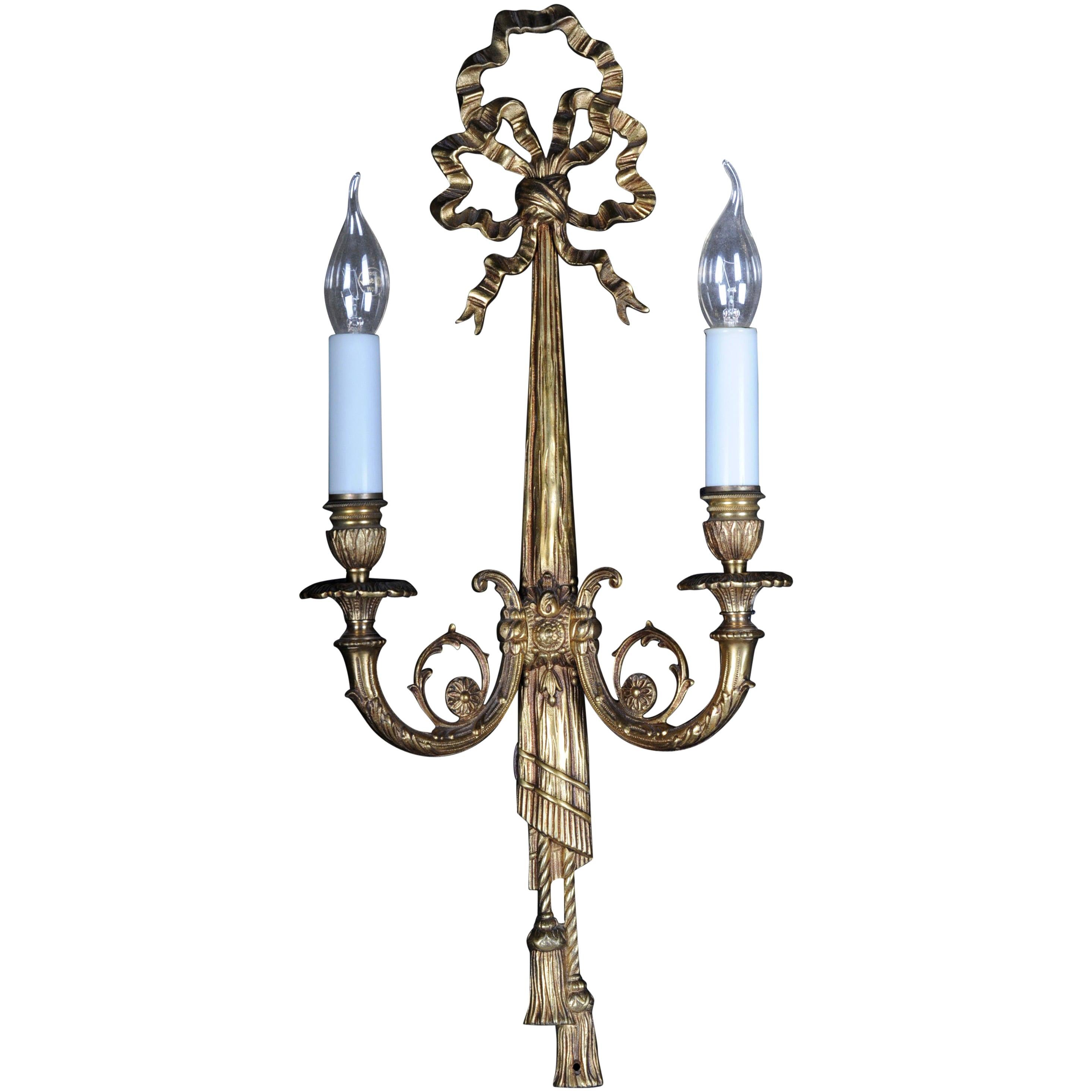 Beautiful Bronze Wall Lamp in Louis XVI Seize For Sale