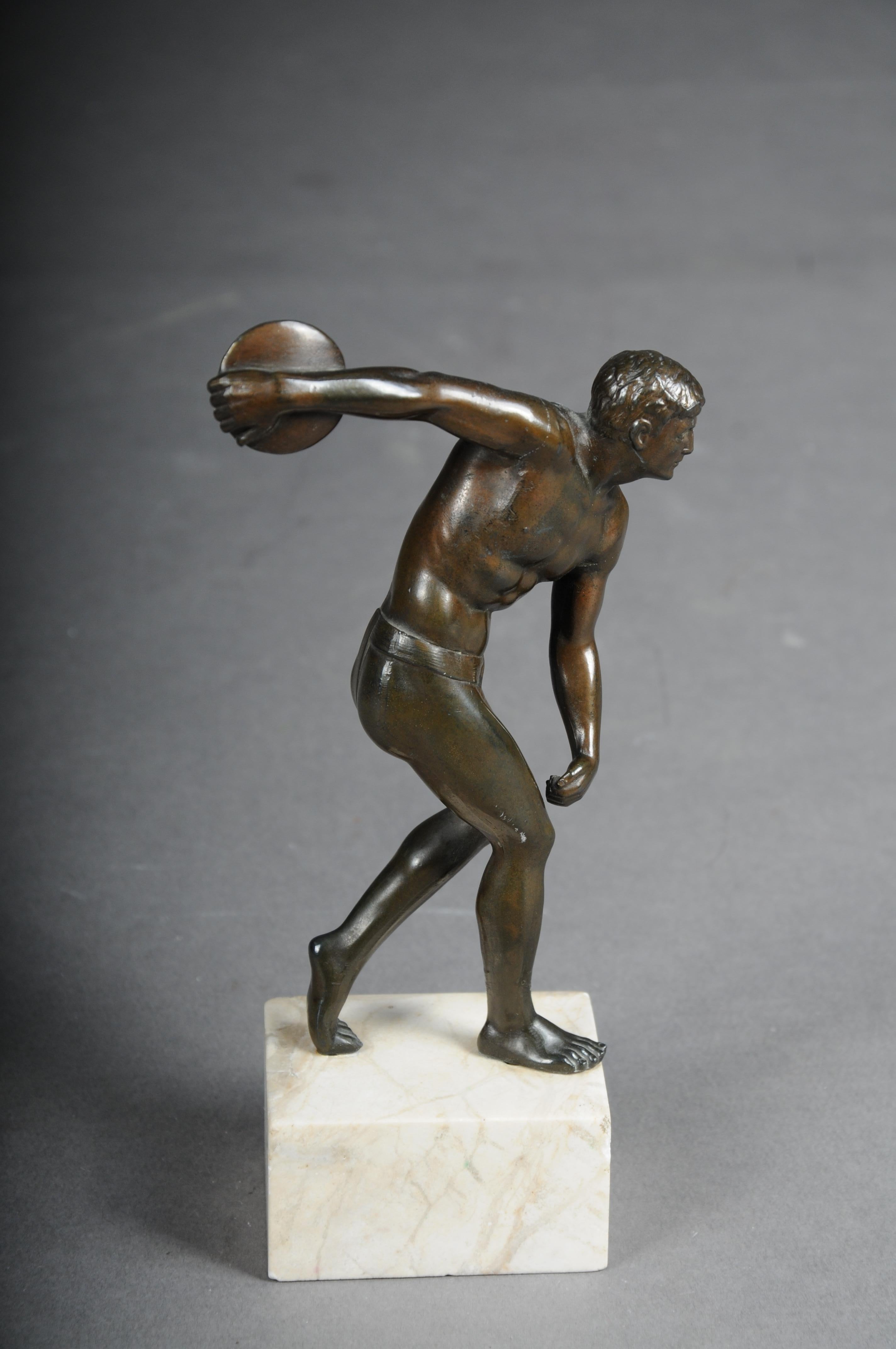 Beautiful Bronzed, Athletic Discus Thrower, Germany, 20th Century In Good Condition For Sale In Berlin, DE