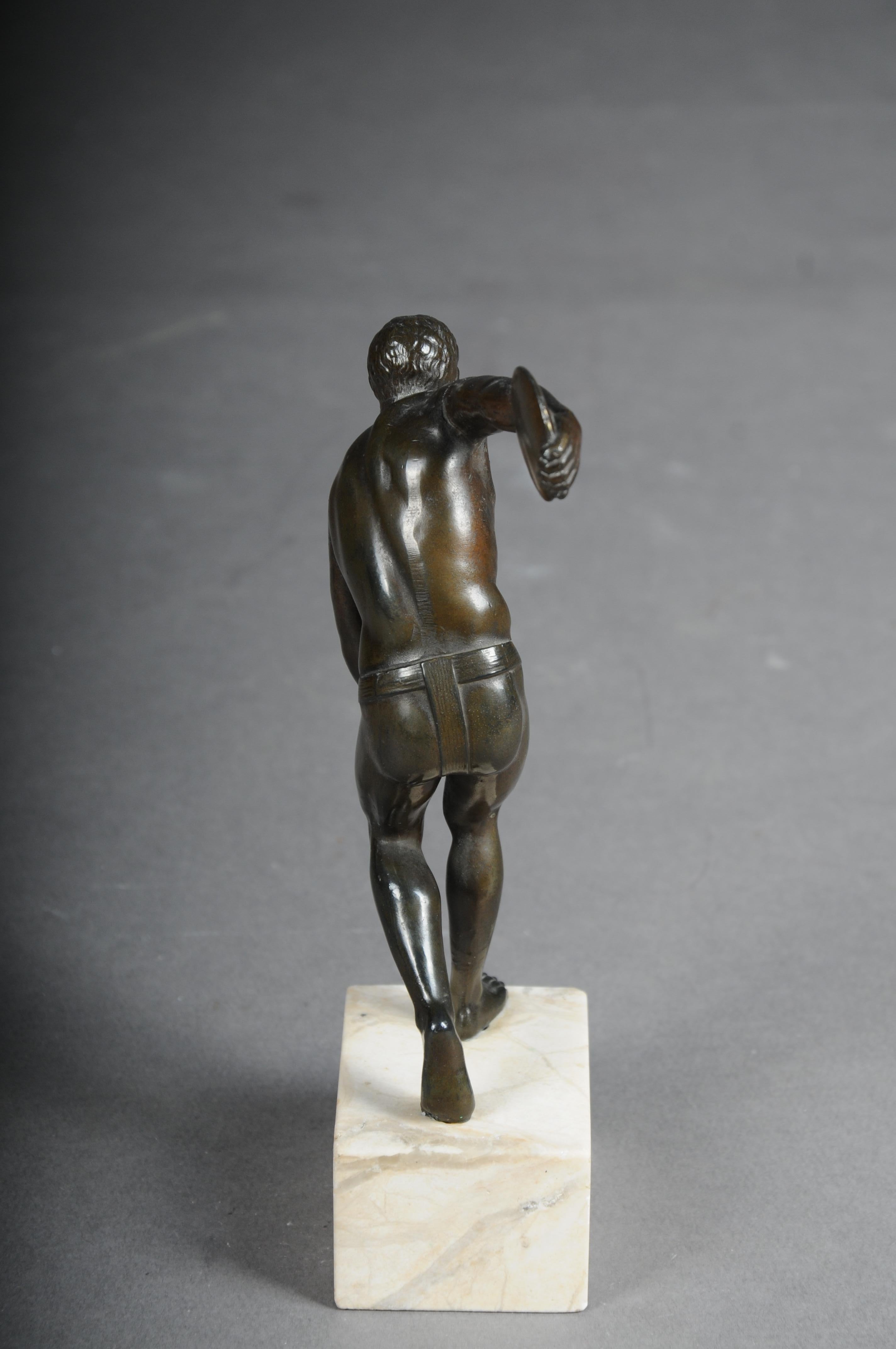 Effet bronze Magnifique jeté de disques athlétique en bronze, Allemagne, XXe siècle en vente