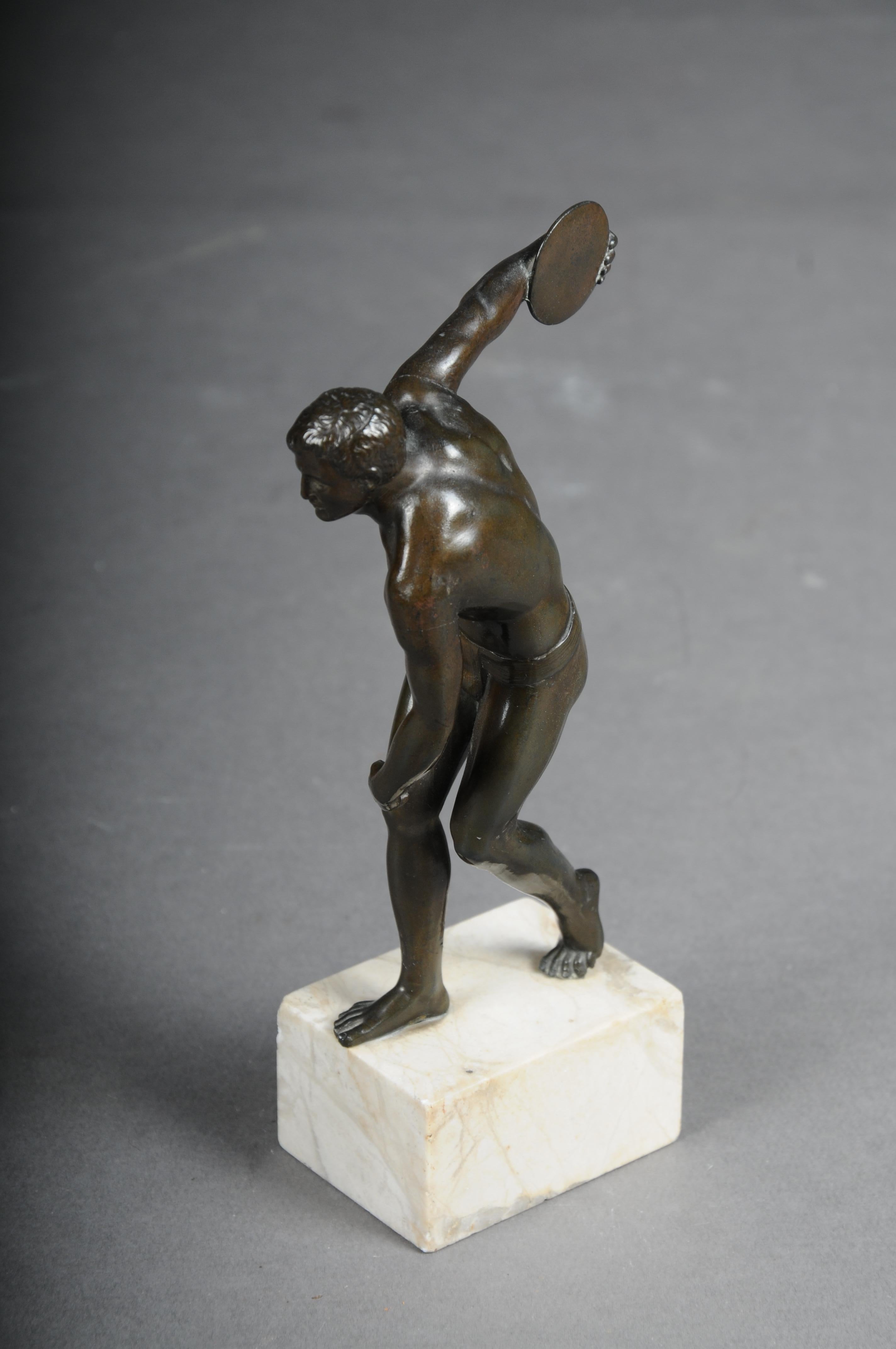 Beautiful Bronzed, Athletic Discus Thrower, Germany, 20th Century For Sale 2
