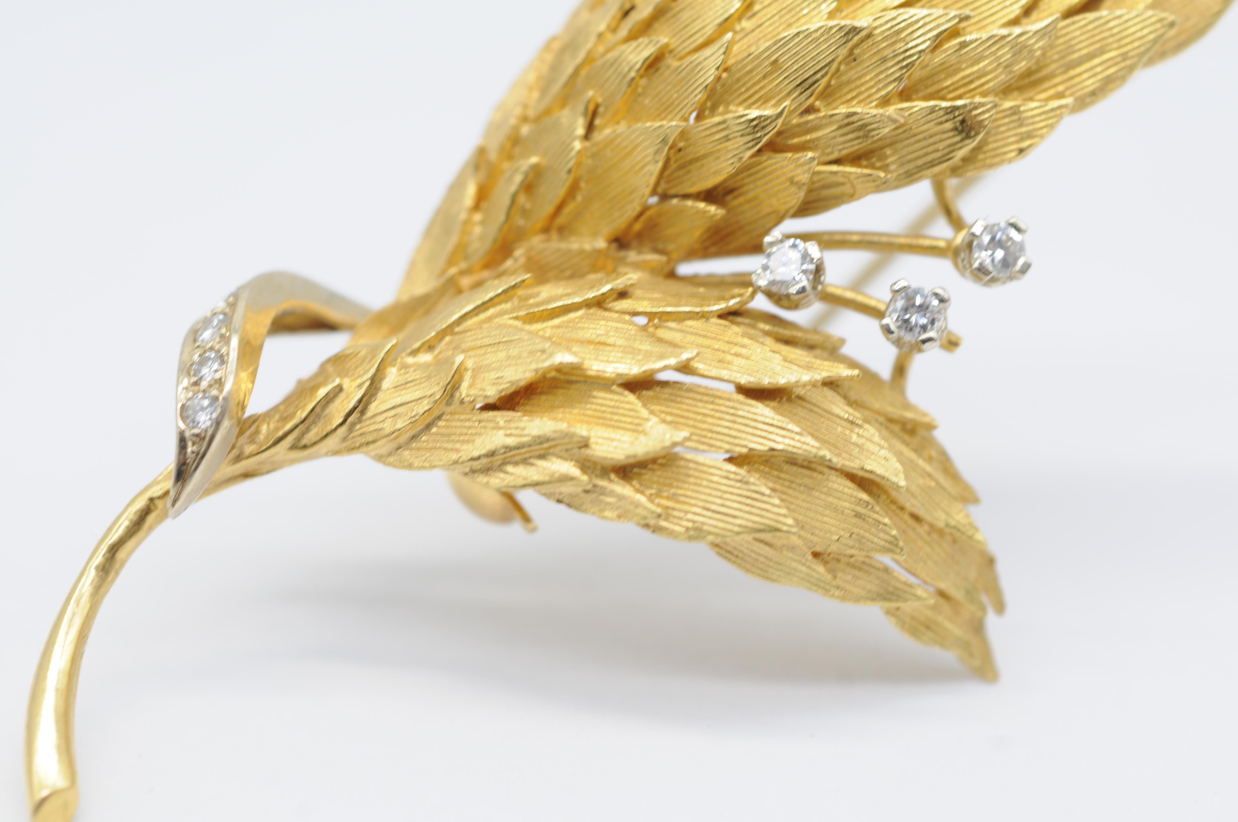 Beautiful Brooch in 18k gold with brilliant and wings look For Sale 4