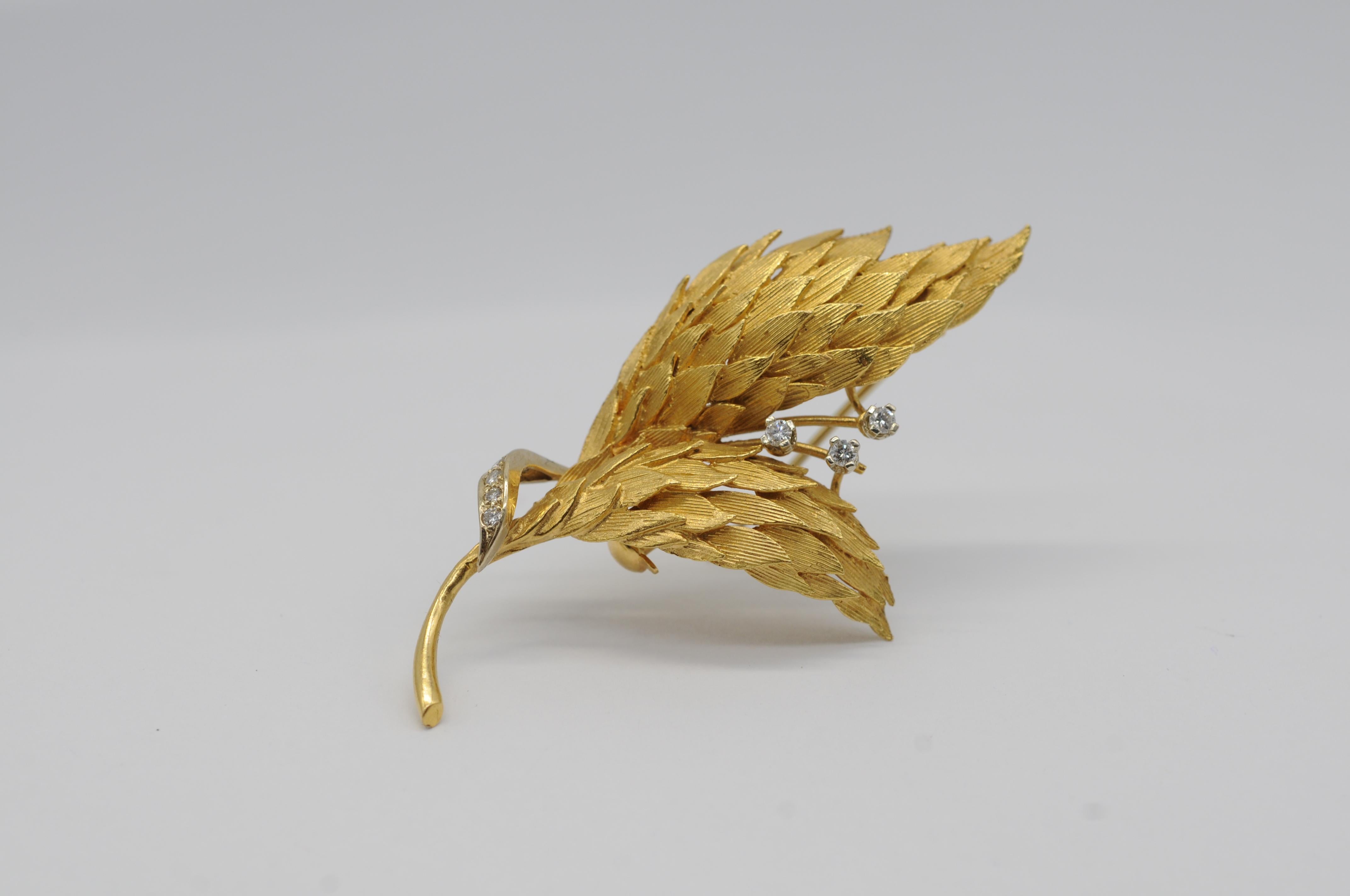 Beautiful Brooch in 18k gold with brilliant and wings look For Sale 8