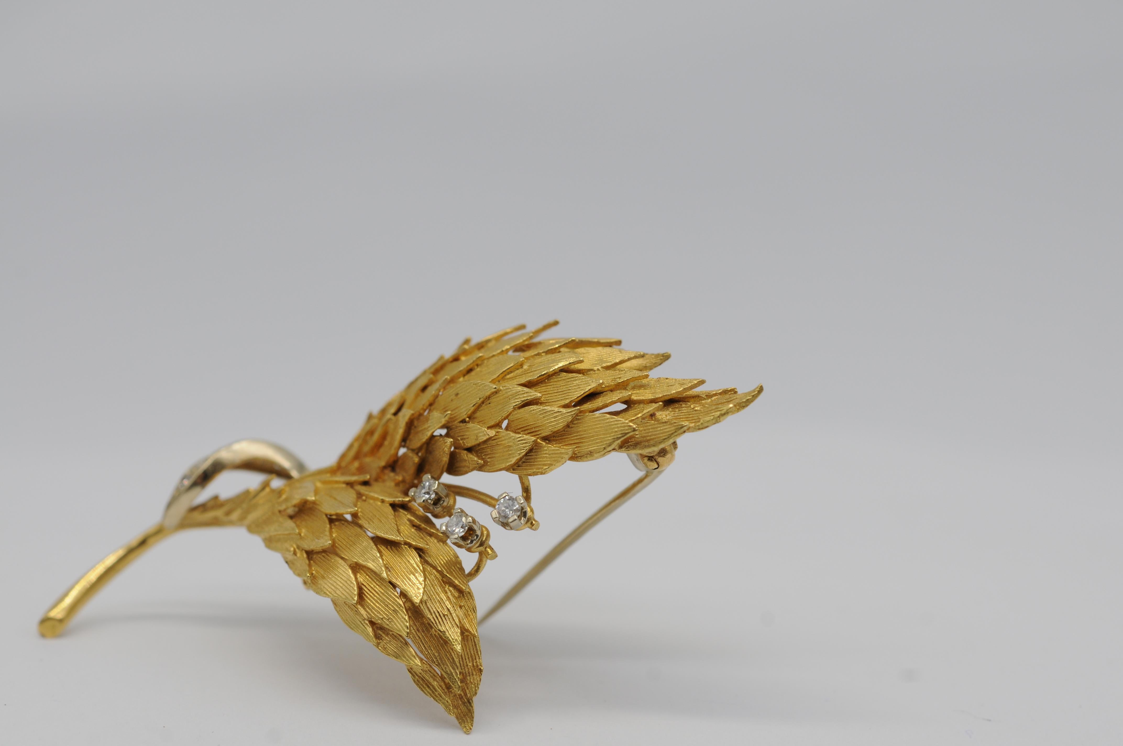 Beautiful Brooch in 18k gold with brilliant and wings look For Sale 9