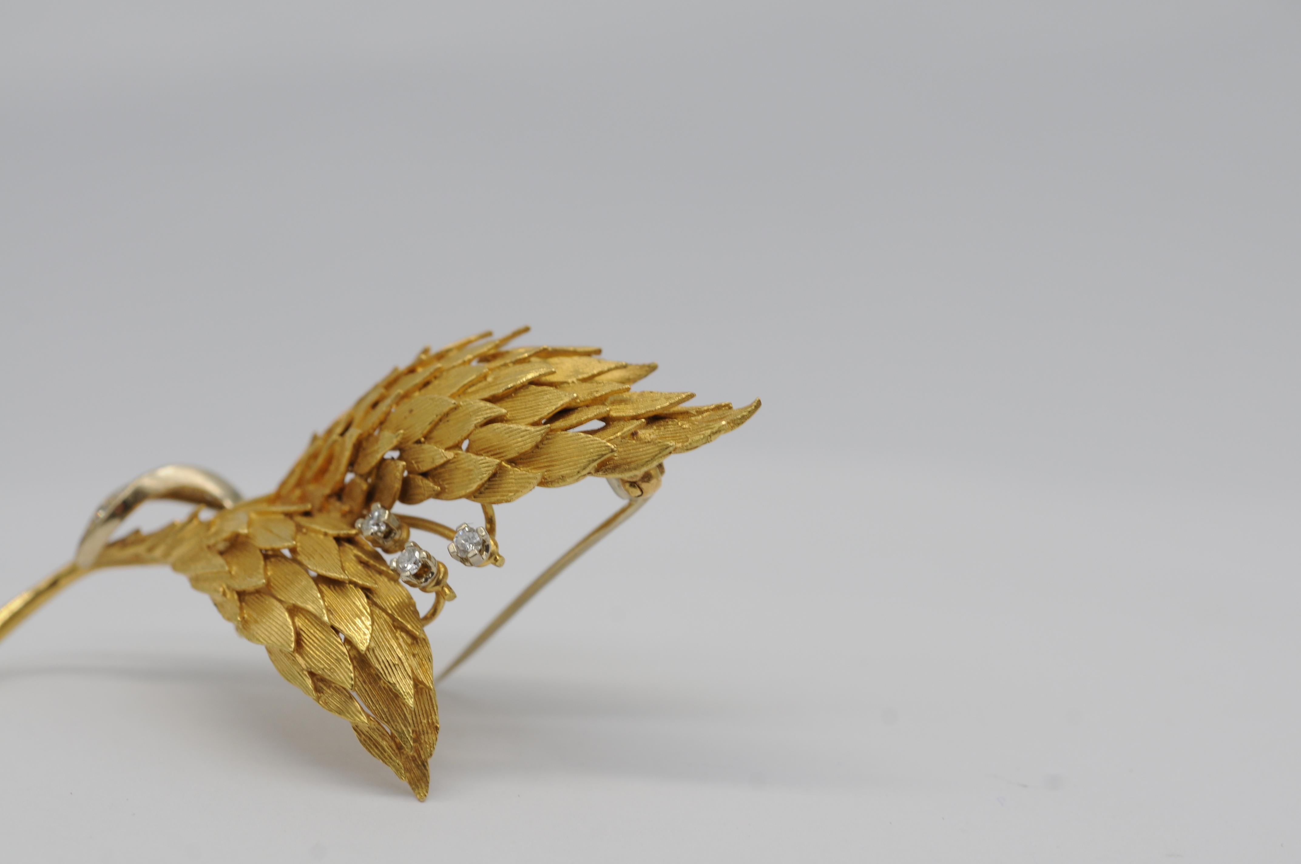 Beautiful Brooch in 18k gold with brilliant and wings look For Sale 10